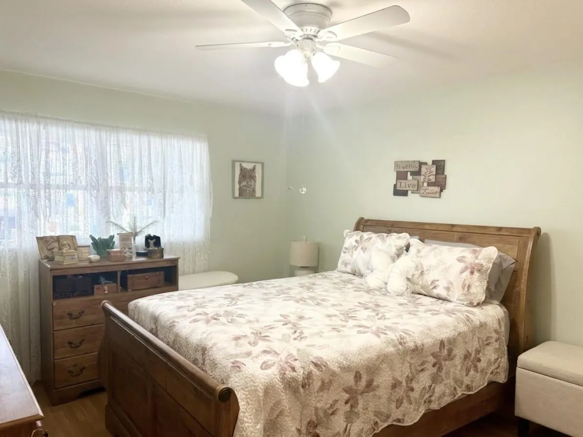 233 SEVILLE J Boulevard