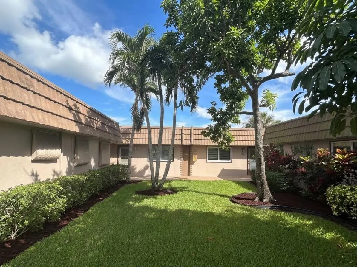 233 SEVILLE J Boulevard