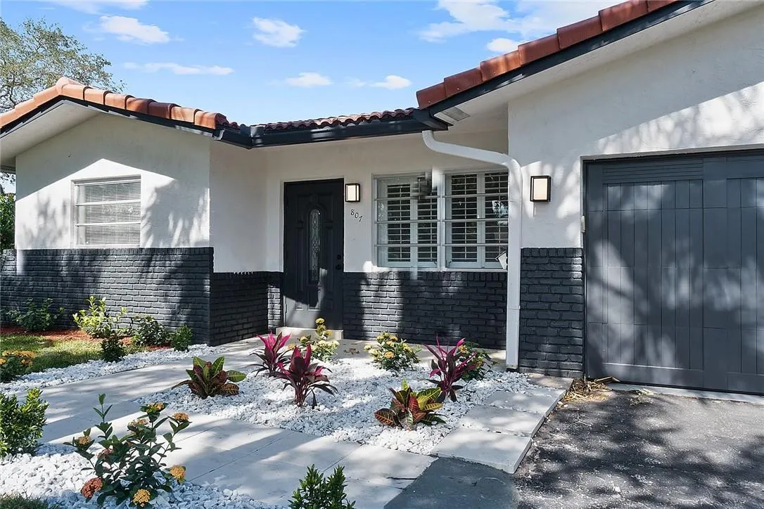 807 NW 7TH Street