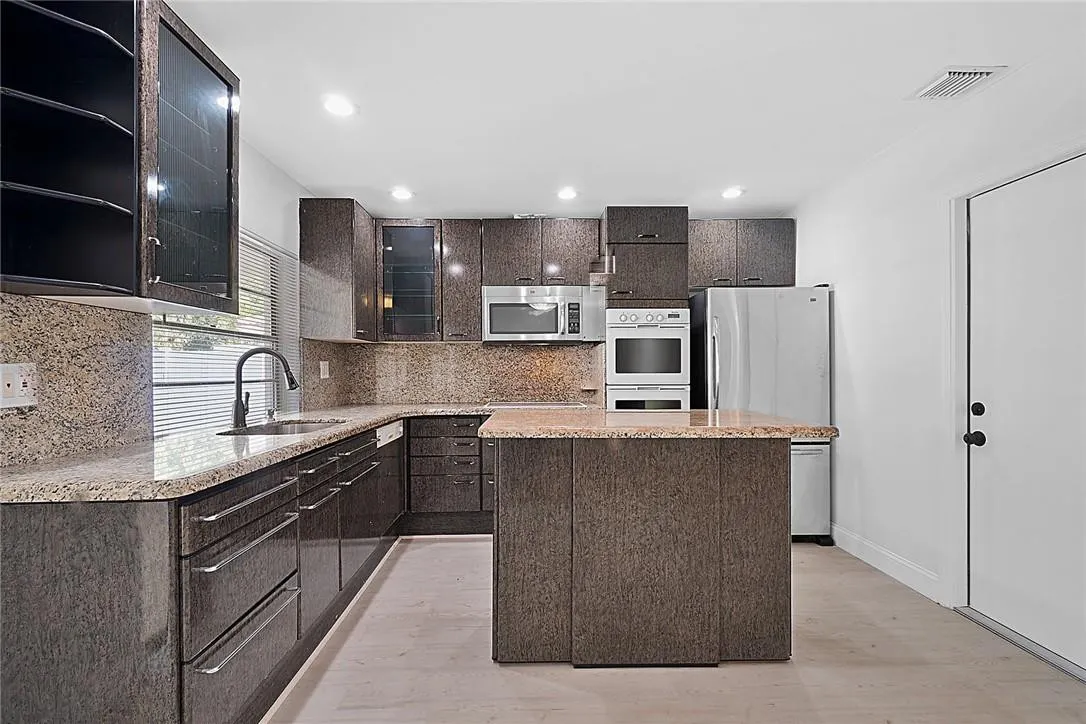 807 NW 7TH Street