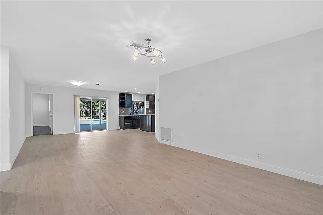 807 NW 7TH Street
