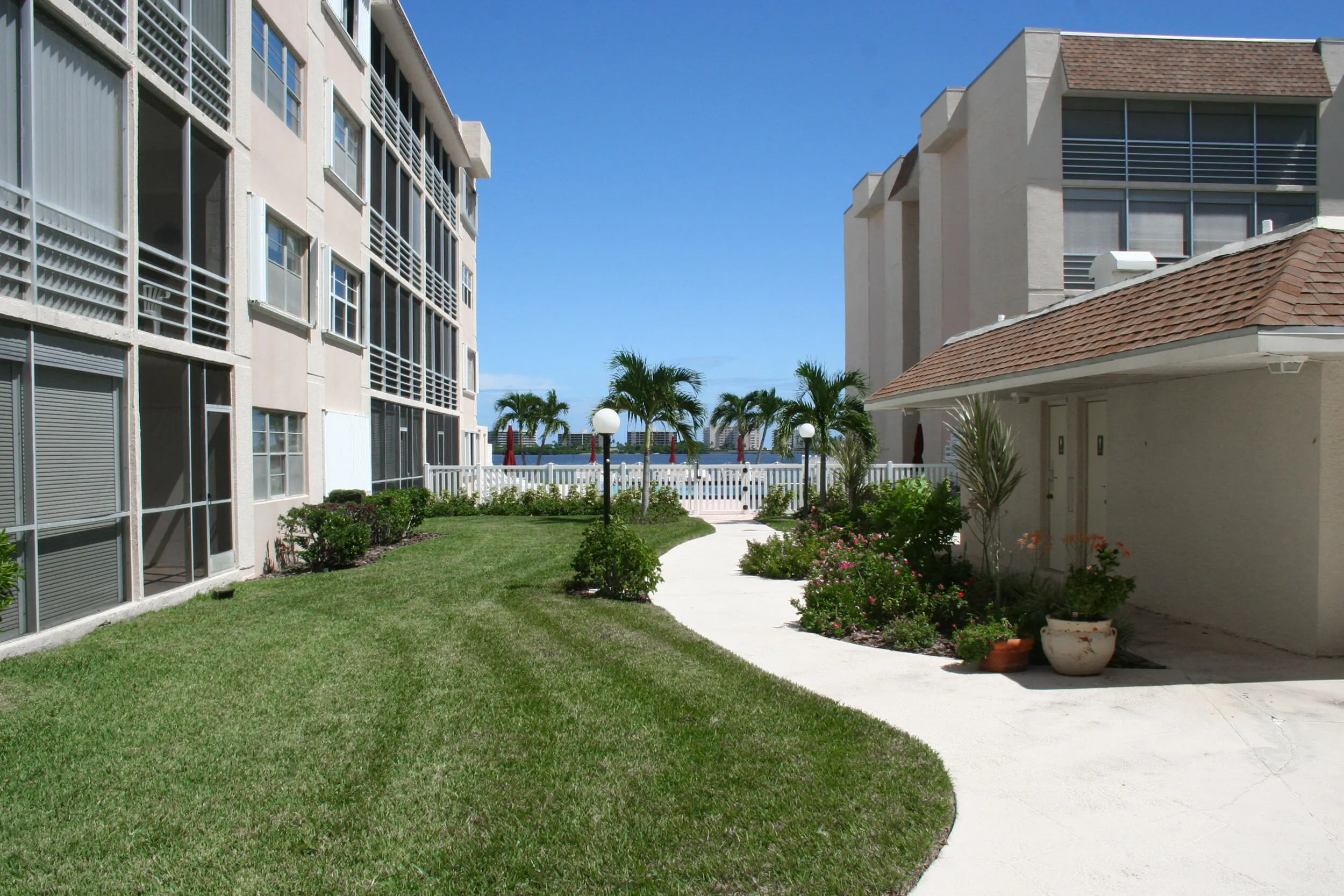 1516 S LAKESIDE Drive #310