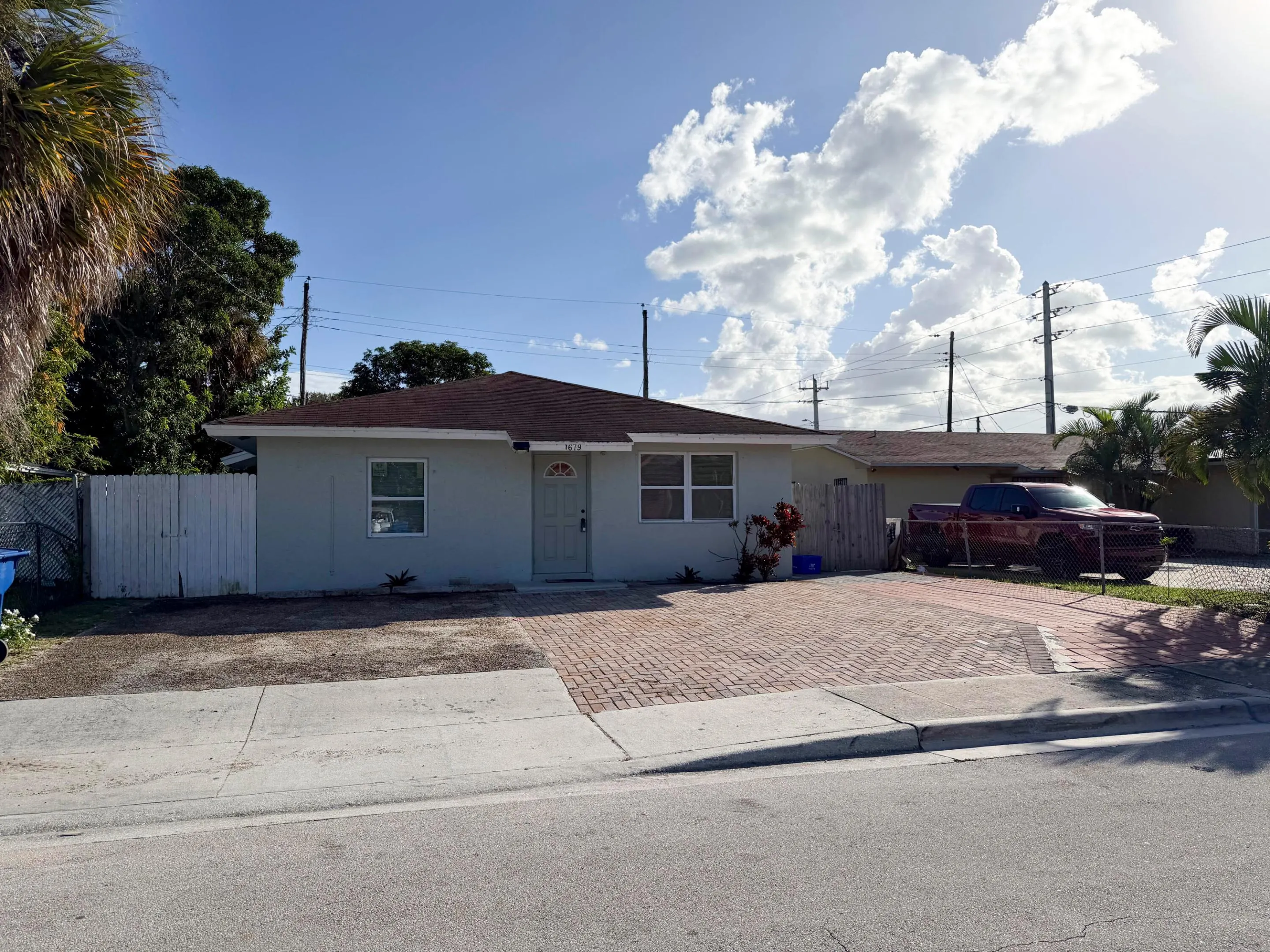 1679 W 16TH Street