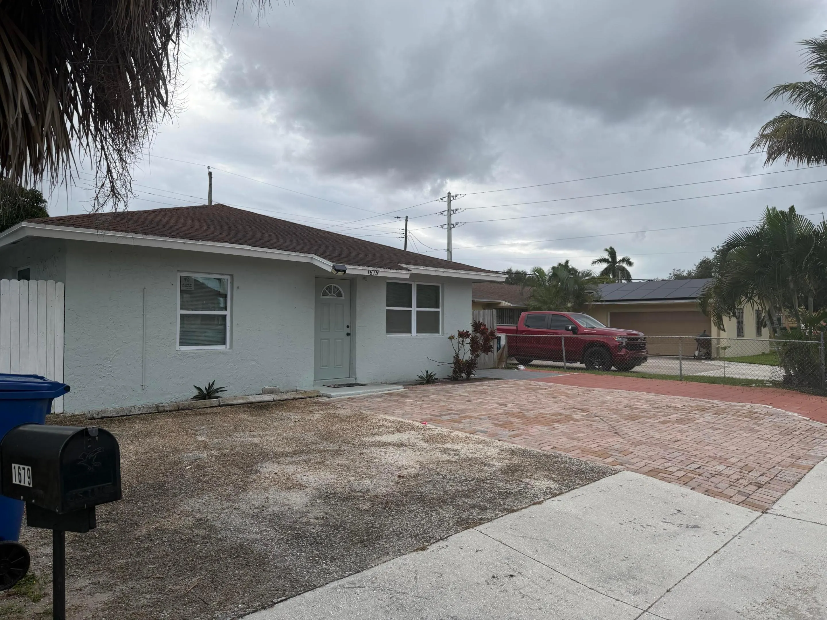 1679 W 16TH Street