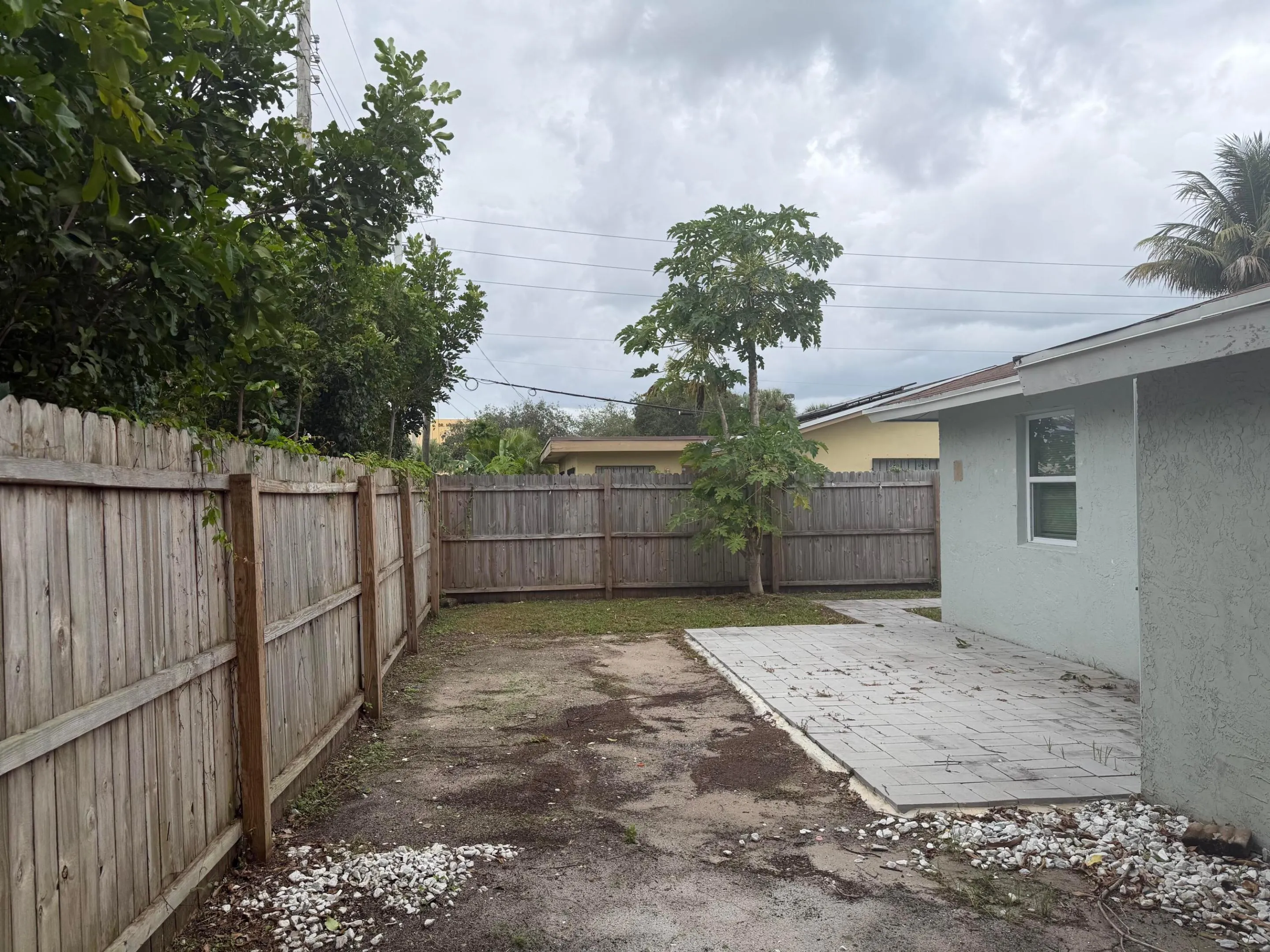 1679 W 16TH Street