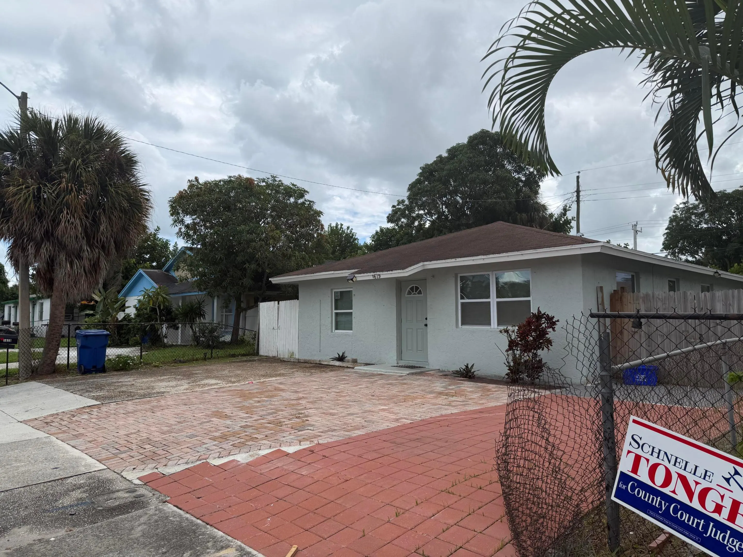 1679 W 16TH Street