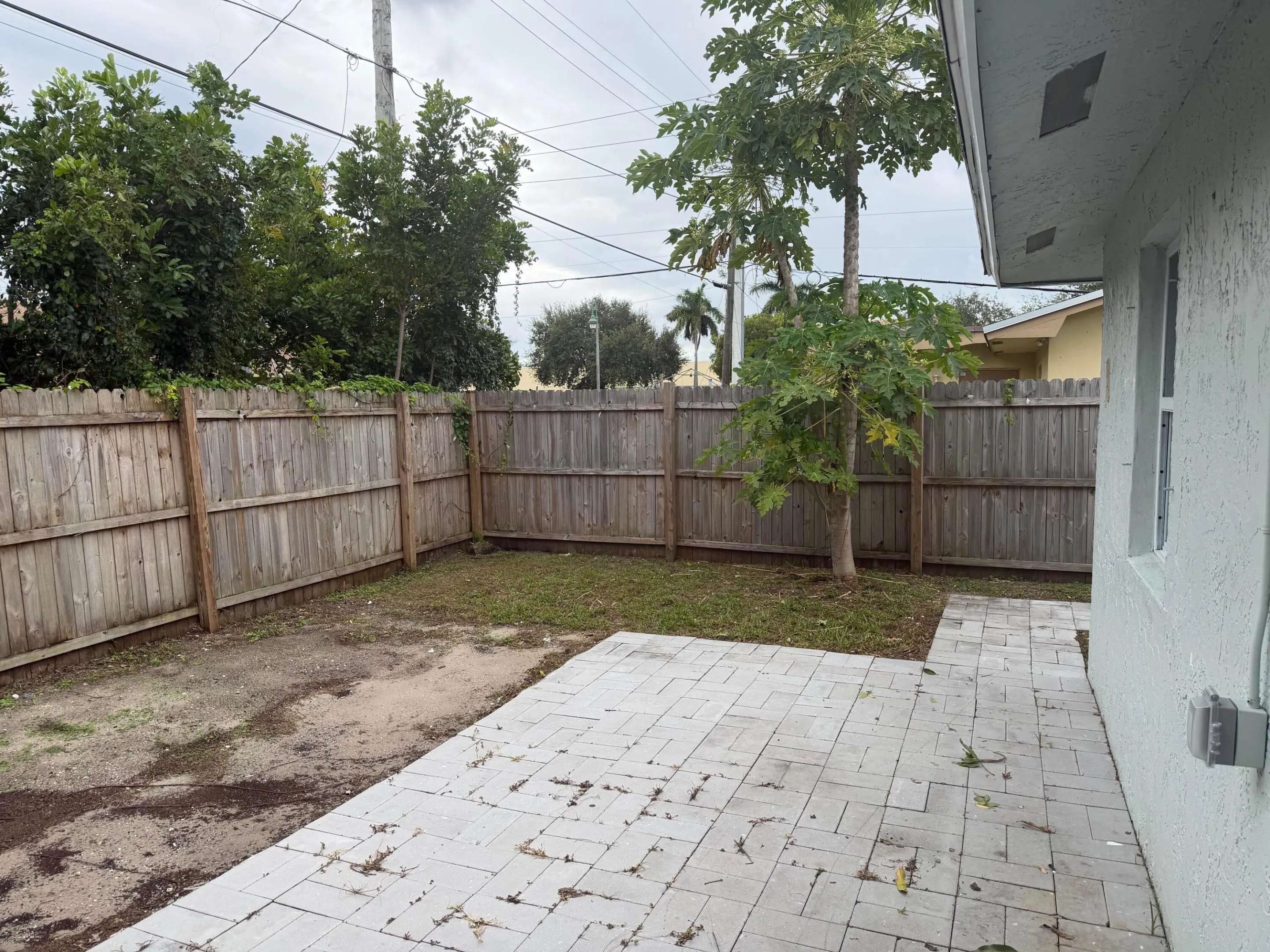 1679 W 16TH Street