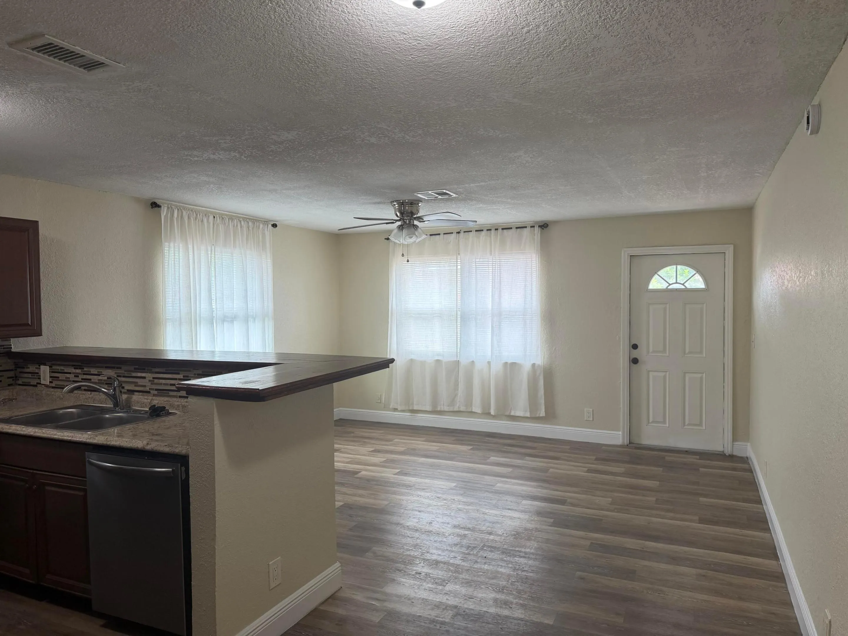 1679 W 16TH Street
