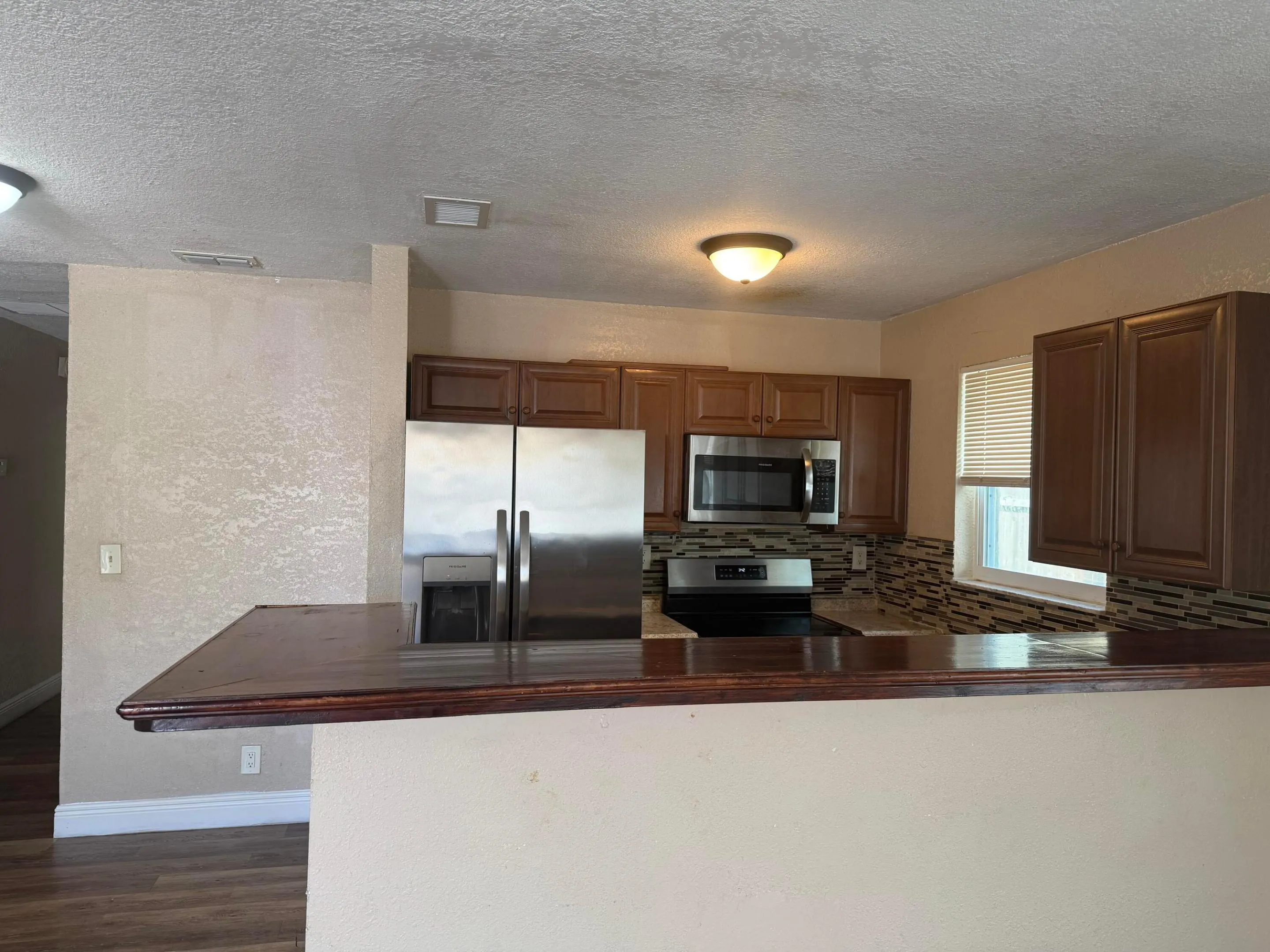 1679 W 16TH Street