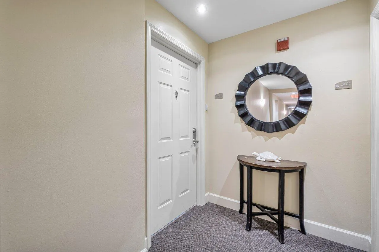 806 E WINDWARD Way #301