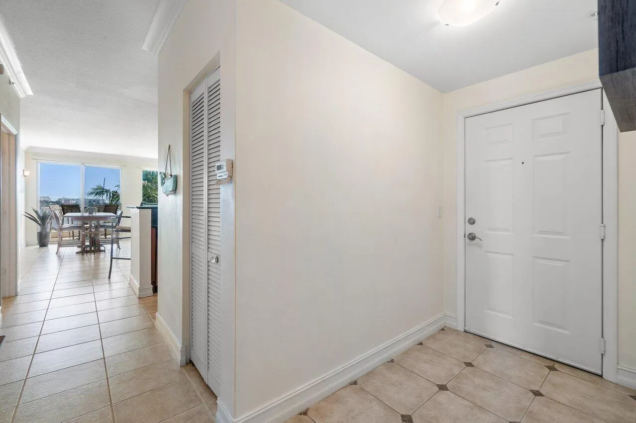 806 E WINDWARD Way #301