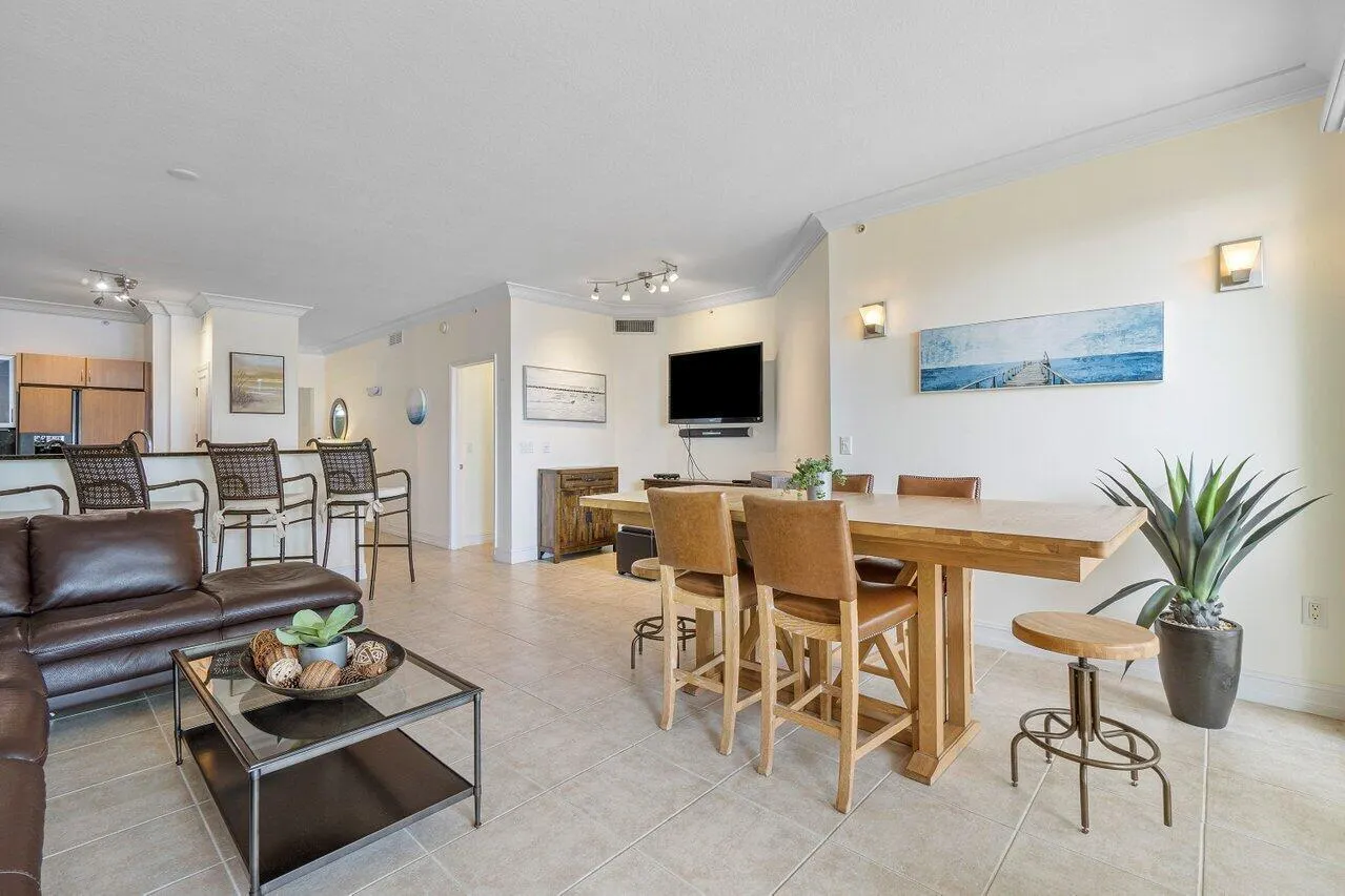 806 E WINDWARD Way #301
