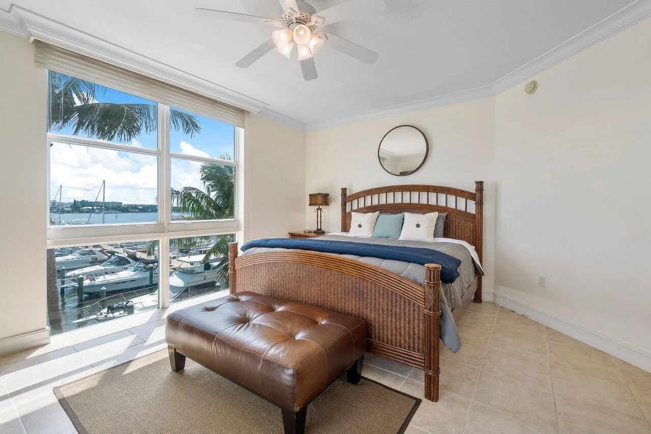 806 E WINDWARD Way #301