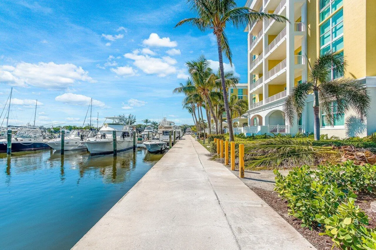 806 E WINDWARD Way #301