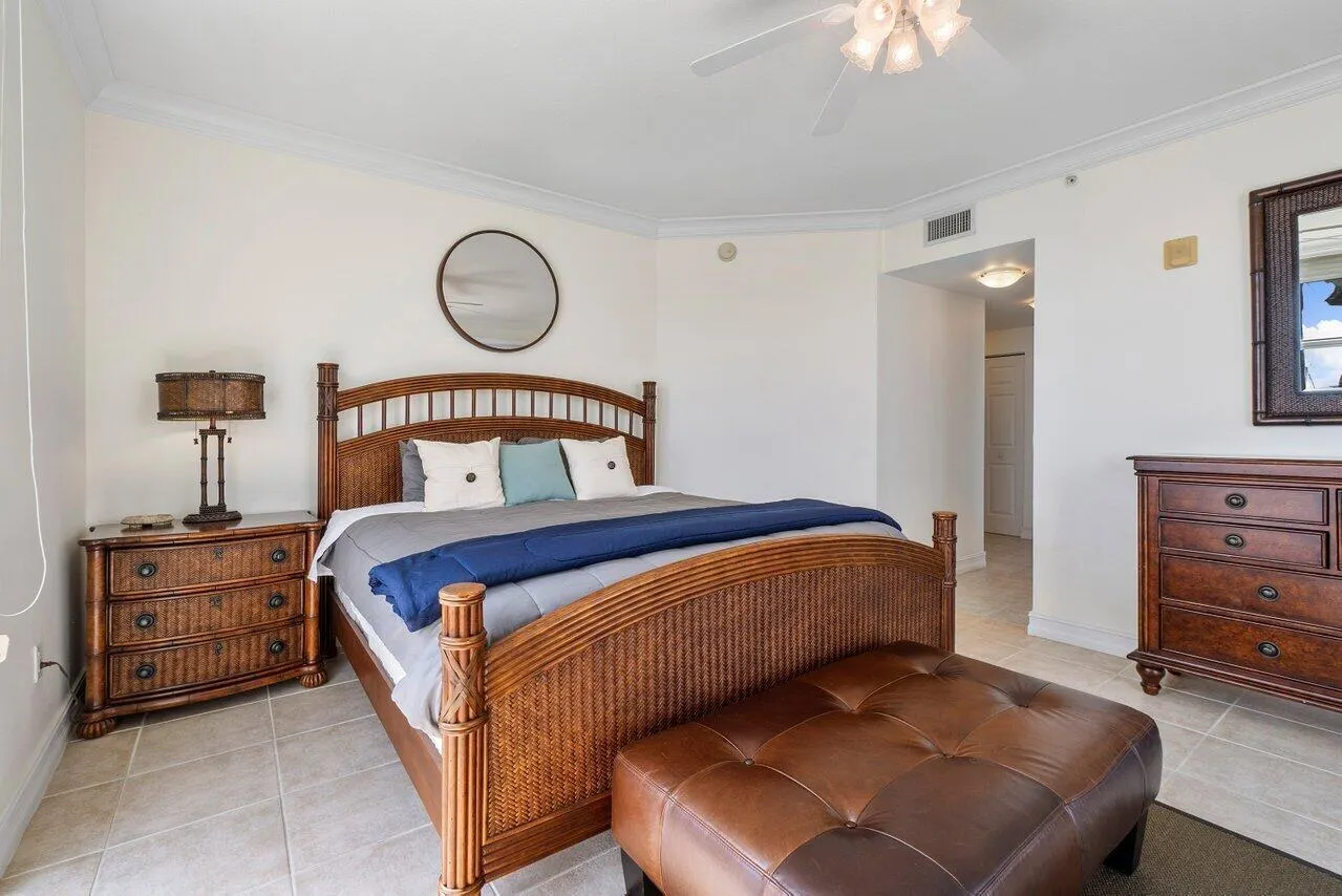 806 E WINDWARD Way #301