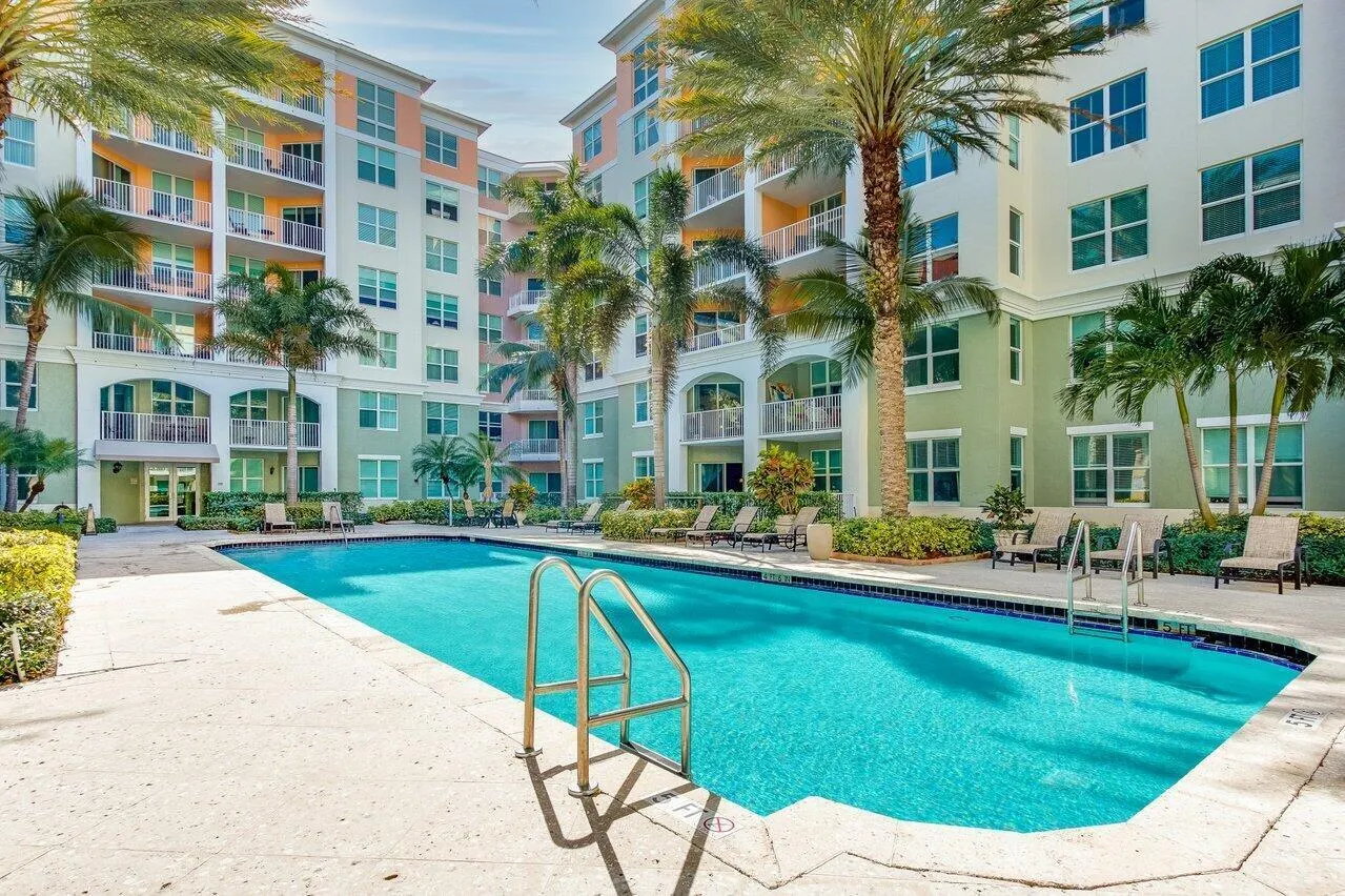 806 E WINDWARD Way #301