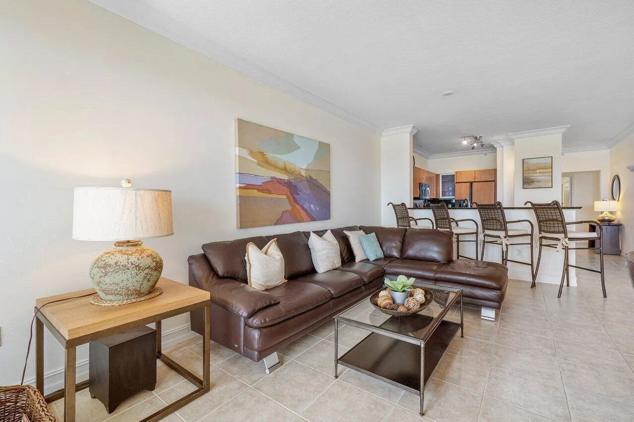 806 E WINDWARD Way #301