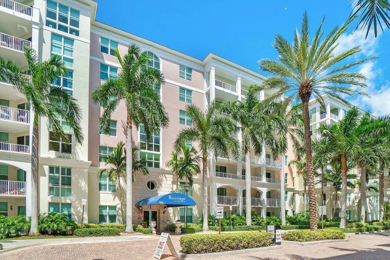 806 E WINDWARD Way #301