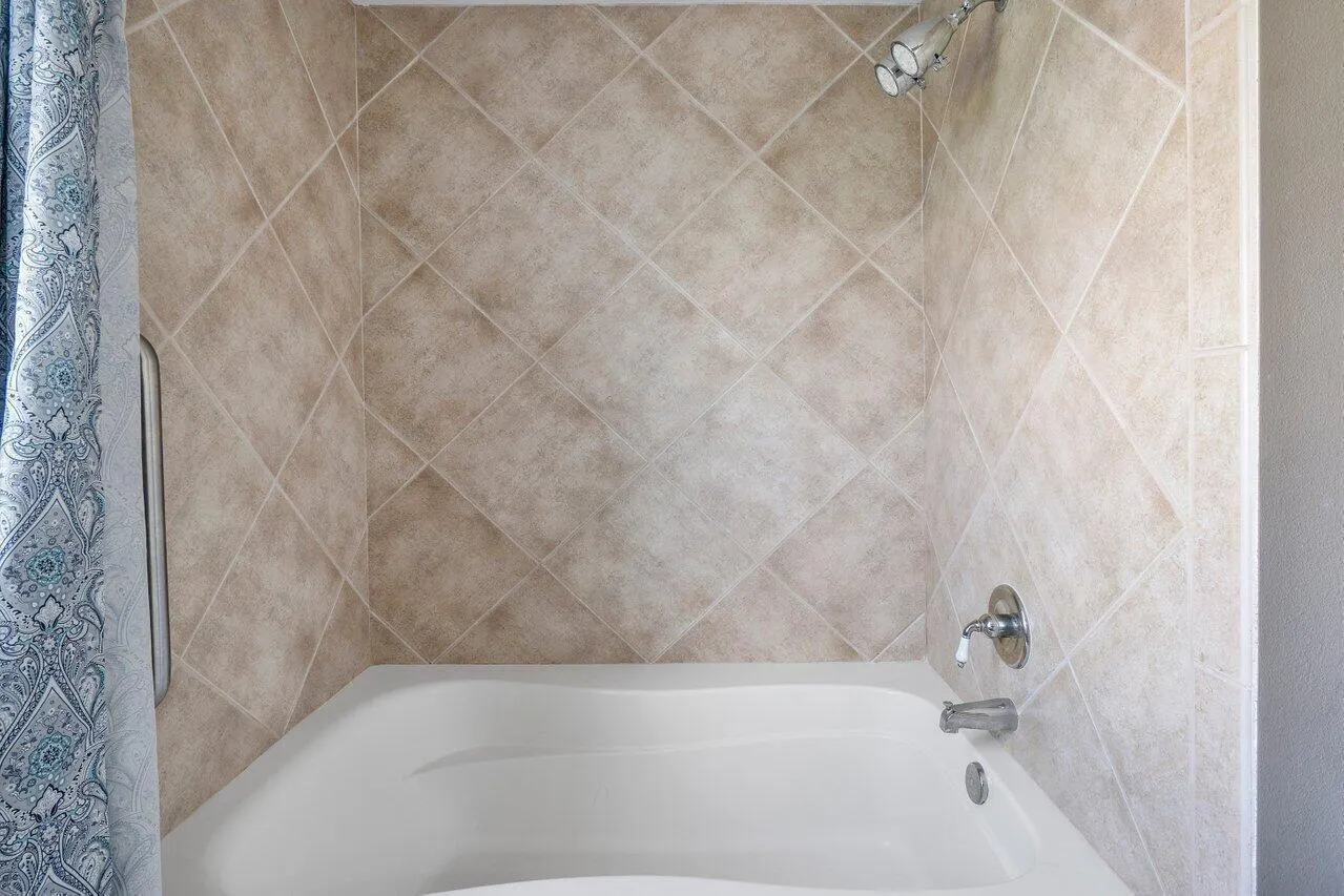 806 E WINDWARD Way #301