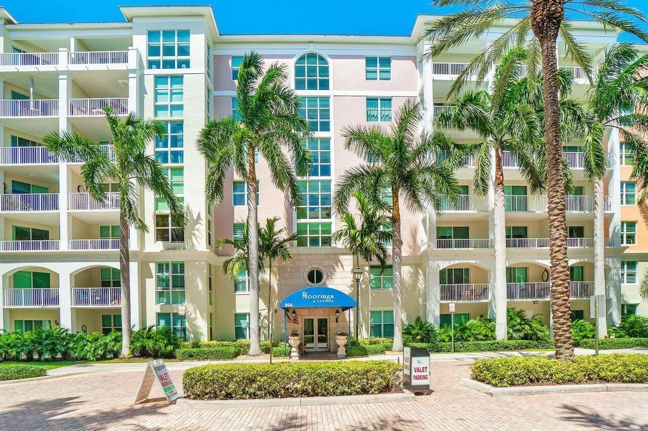 806 E WINDWARD Way #301