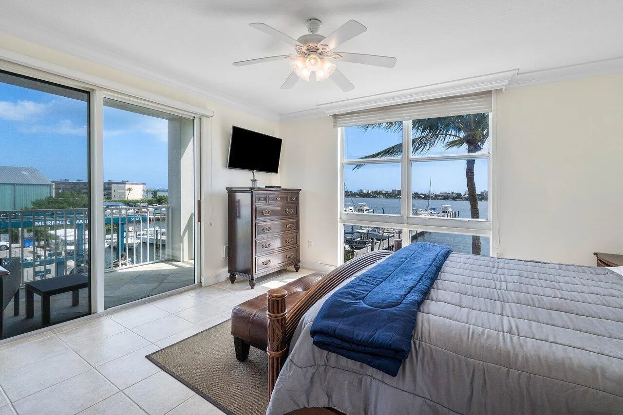 806 E WINDWARD Way #301