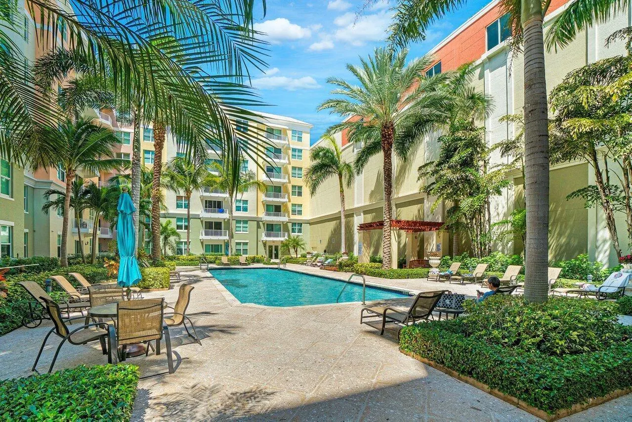 806 E WINDWARD Way #301