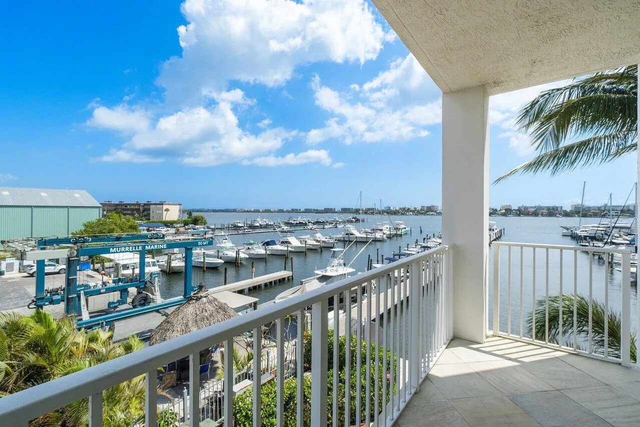 806 E WINDWARD Way #301