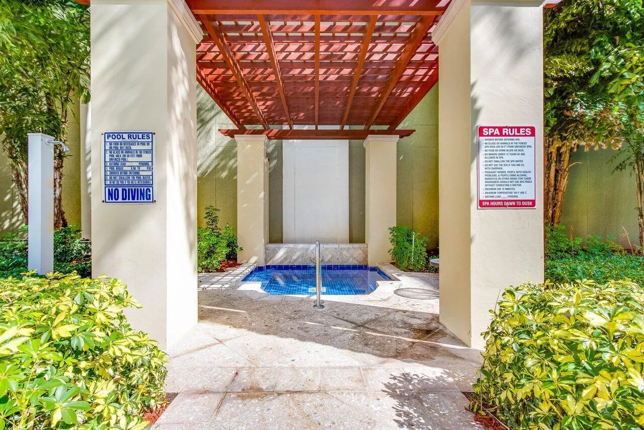 806 E WINDWARD Way #301