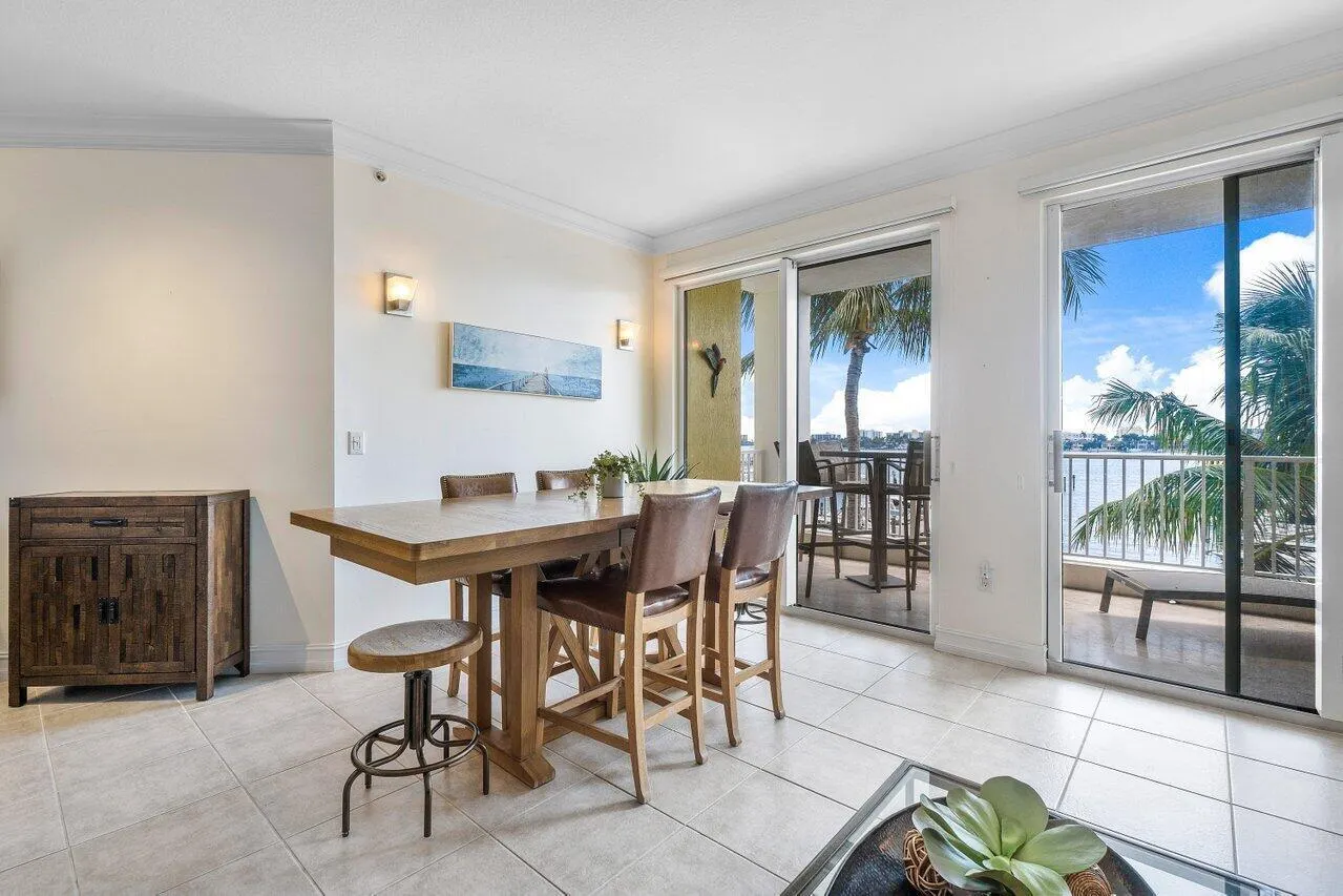 806 E WINDWARD Way #301