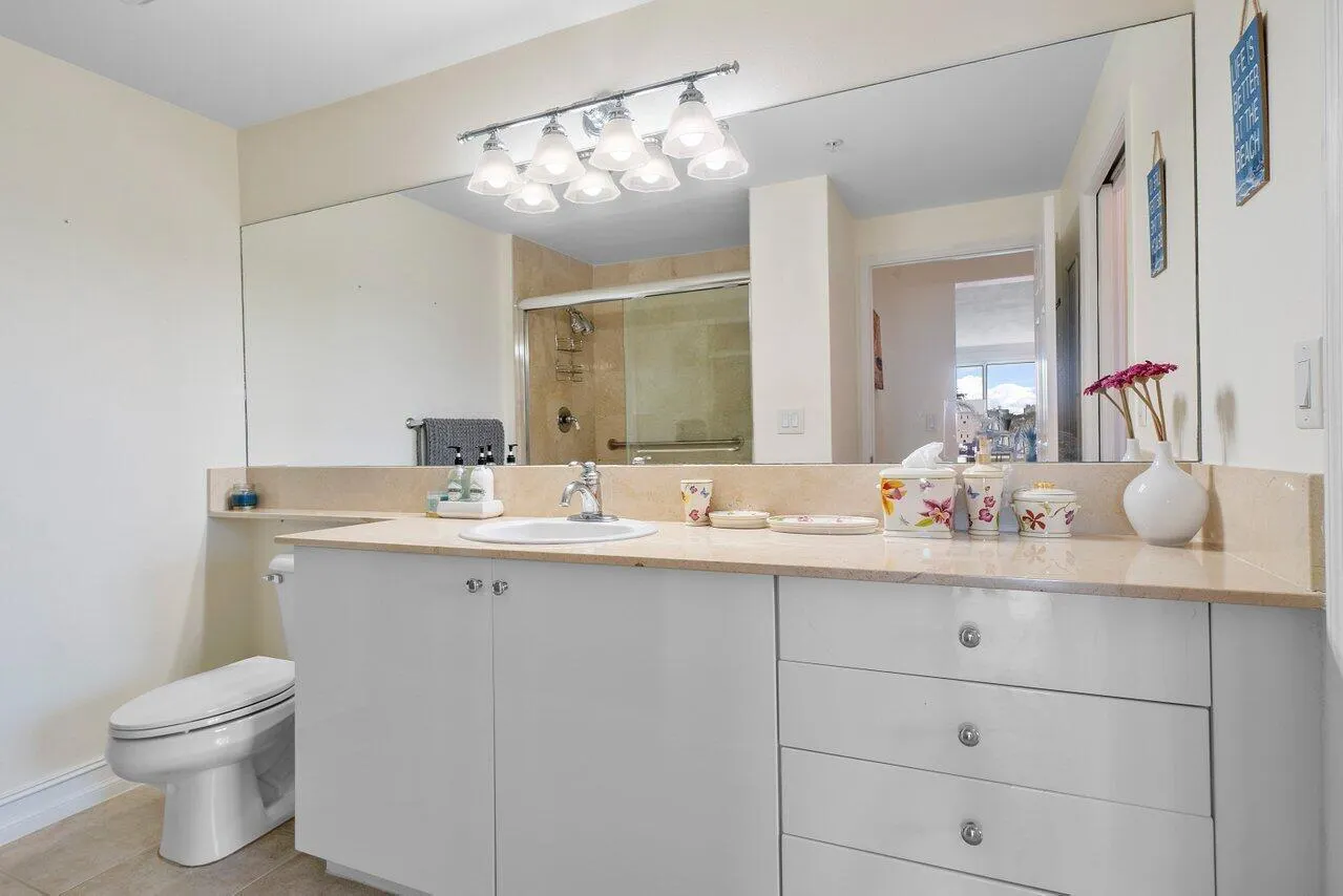 806 E WINDWARD Way #301