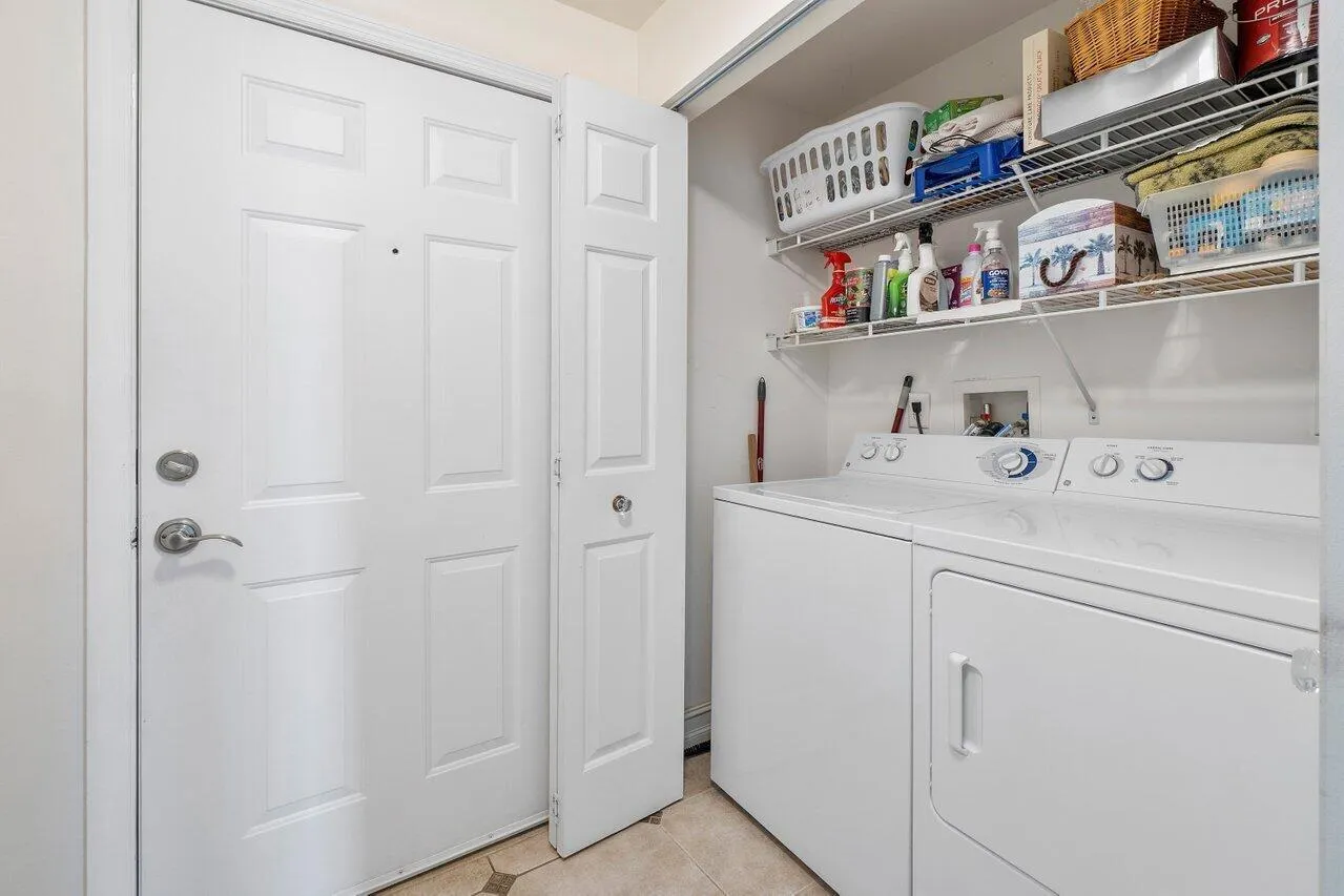 806 E WINDWARD Way #301