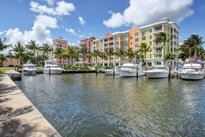 806 E WINDWARD Way #301