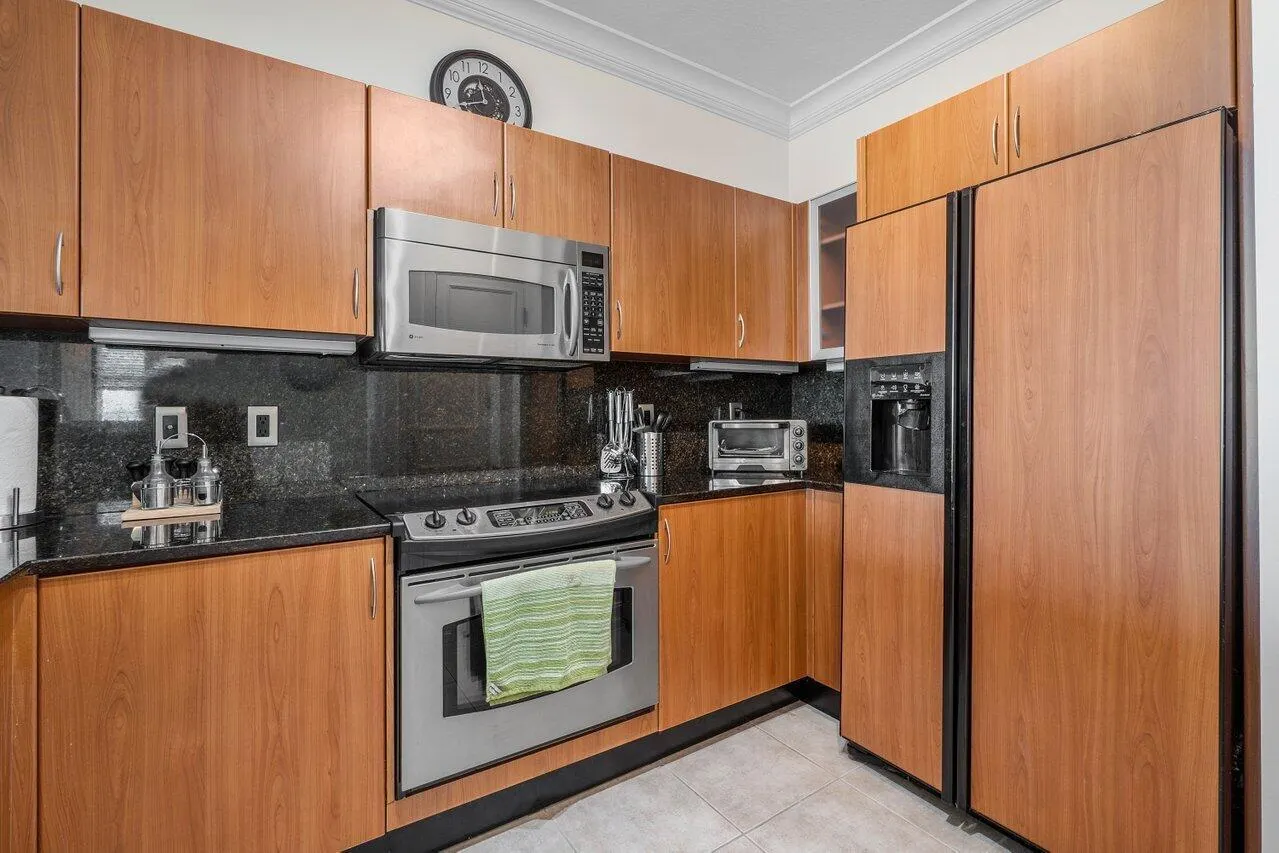 806 E WINDWARD Way #301