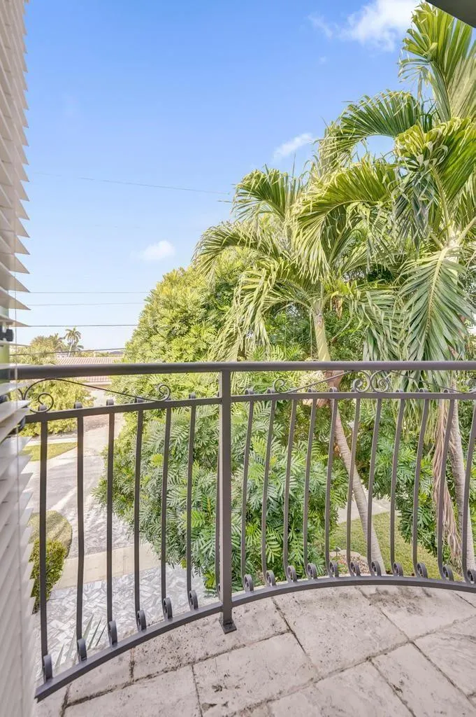 2340 NE 47TH Street