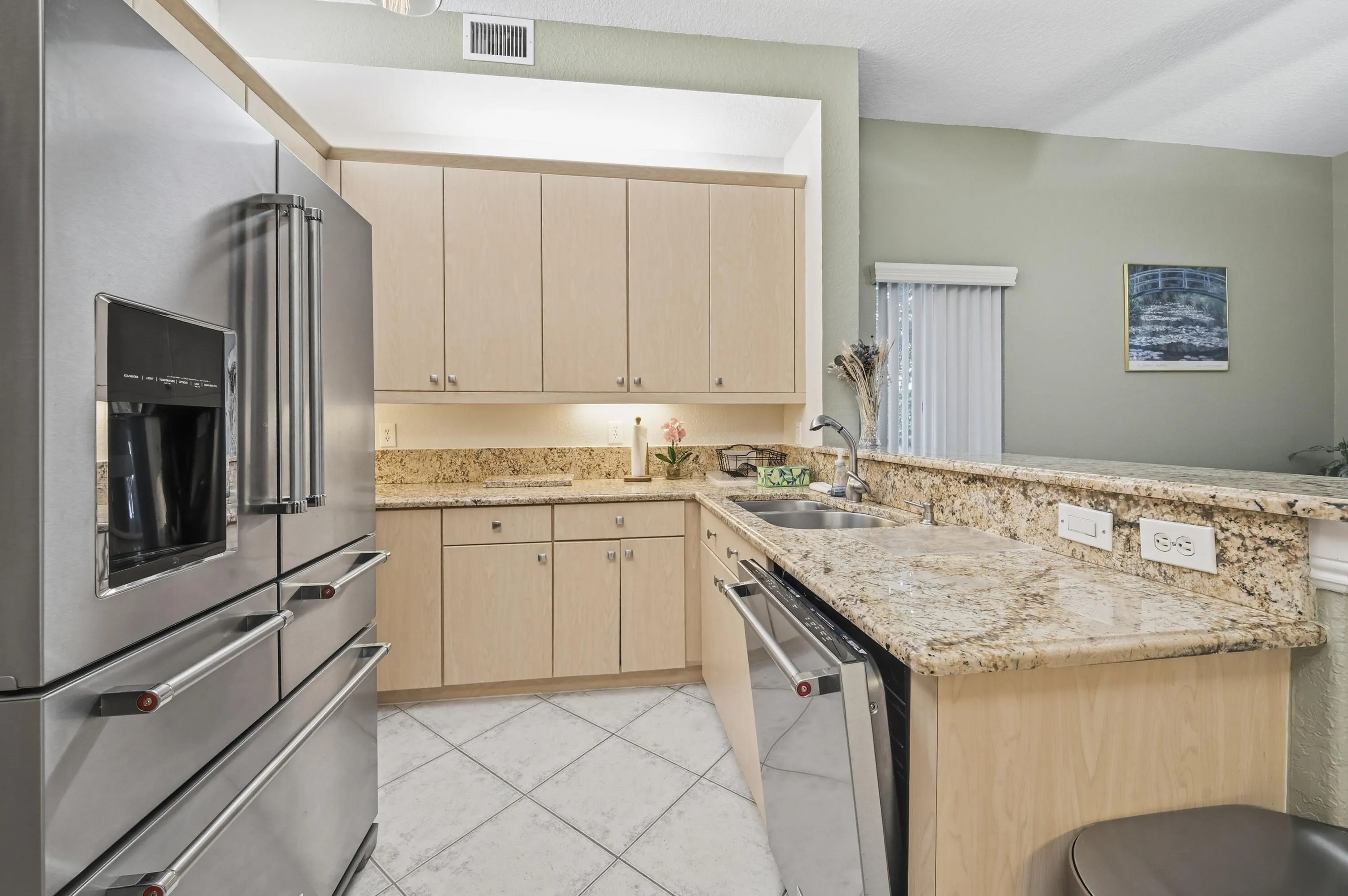 7986 EXETER Boulevard W #101