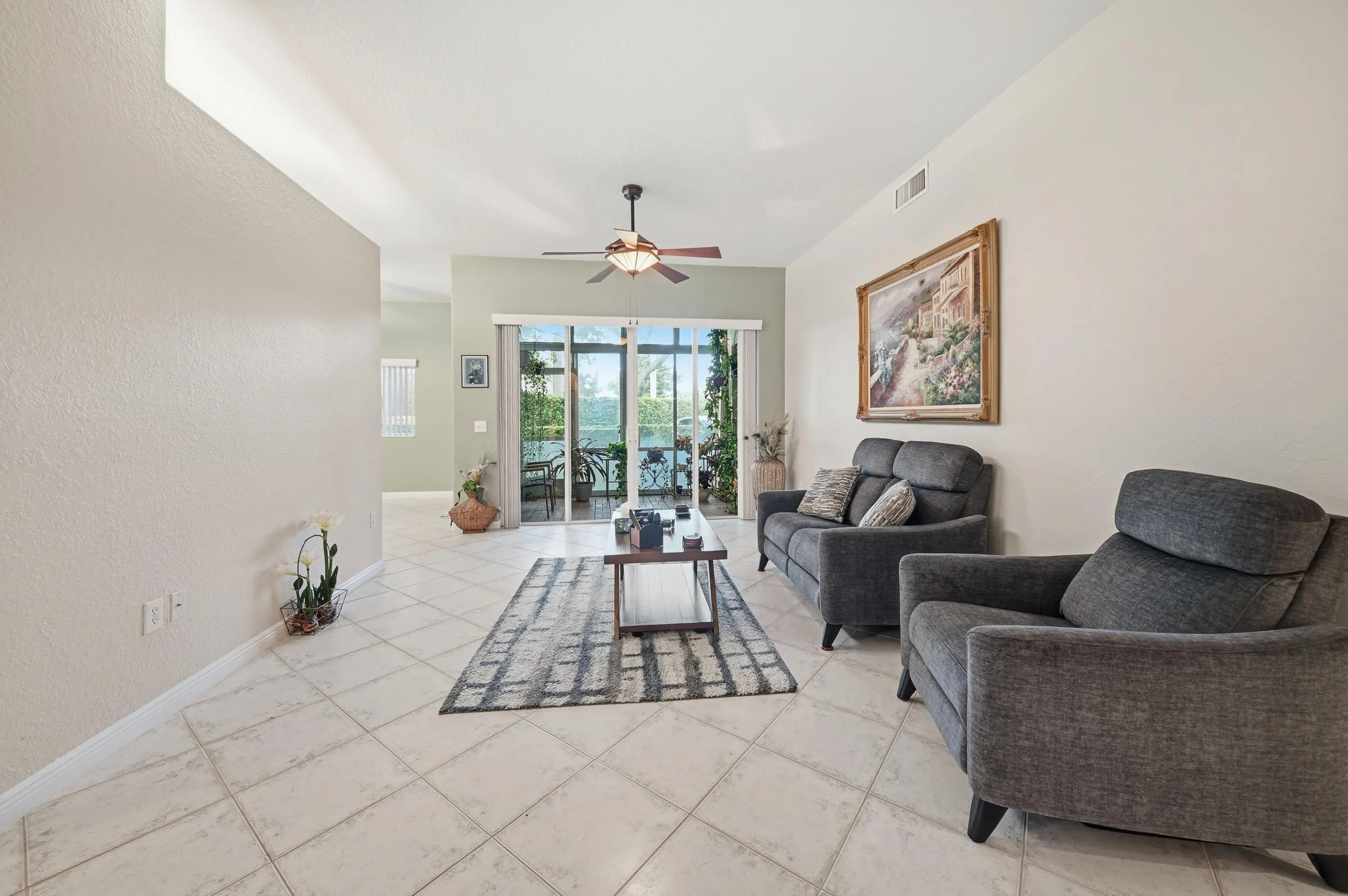 7986 EXETER Boulevard W #101