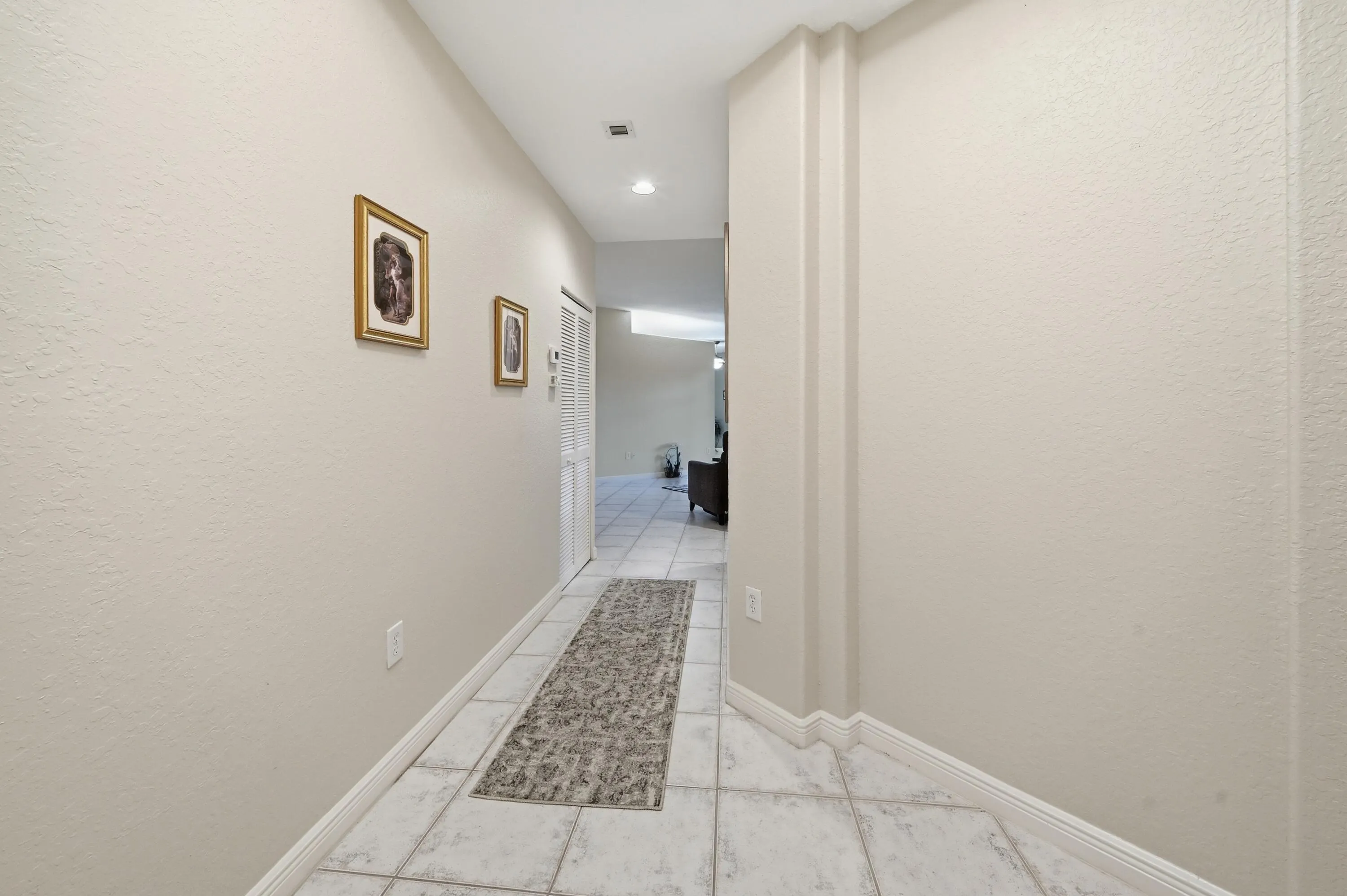 7986 EXETER Boulevard W #101