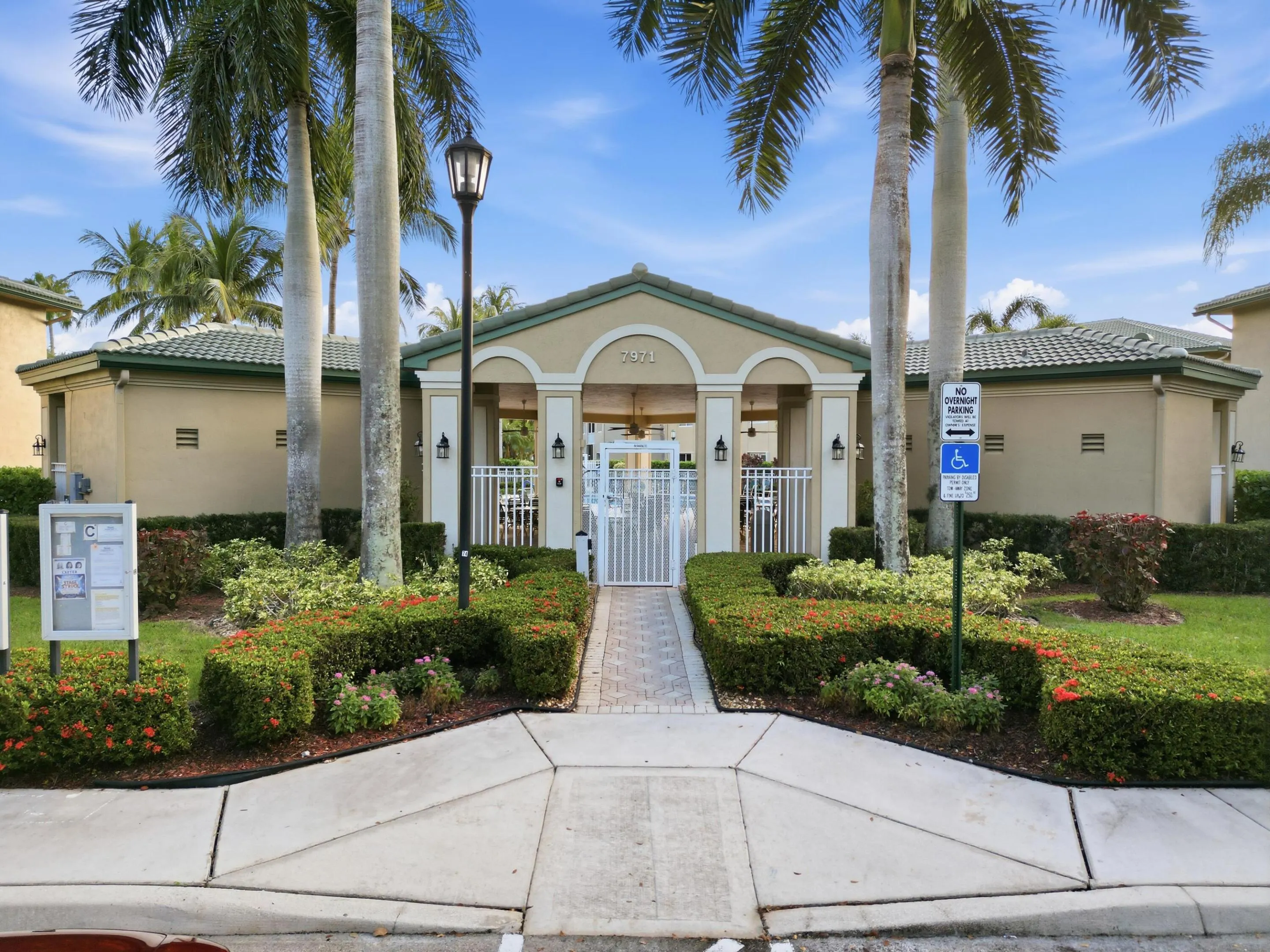 7986 EXETER Boulevard W #101