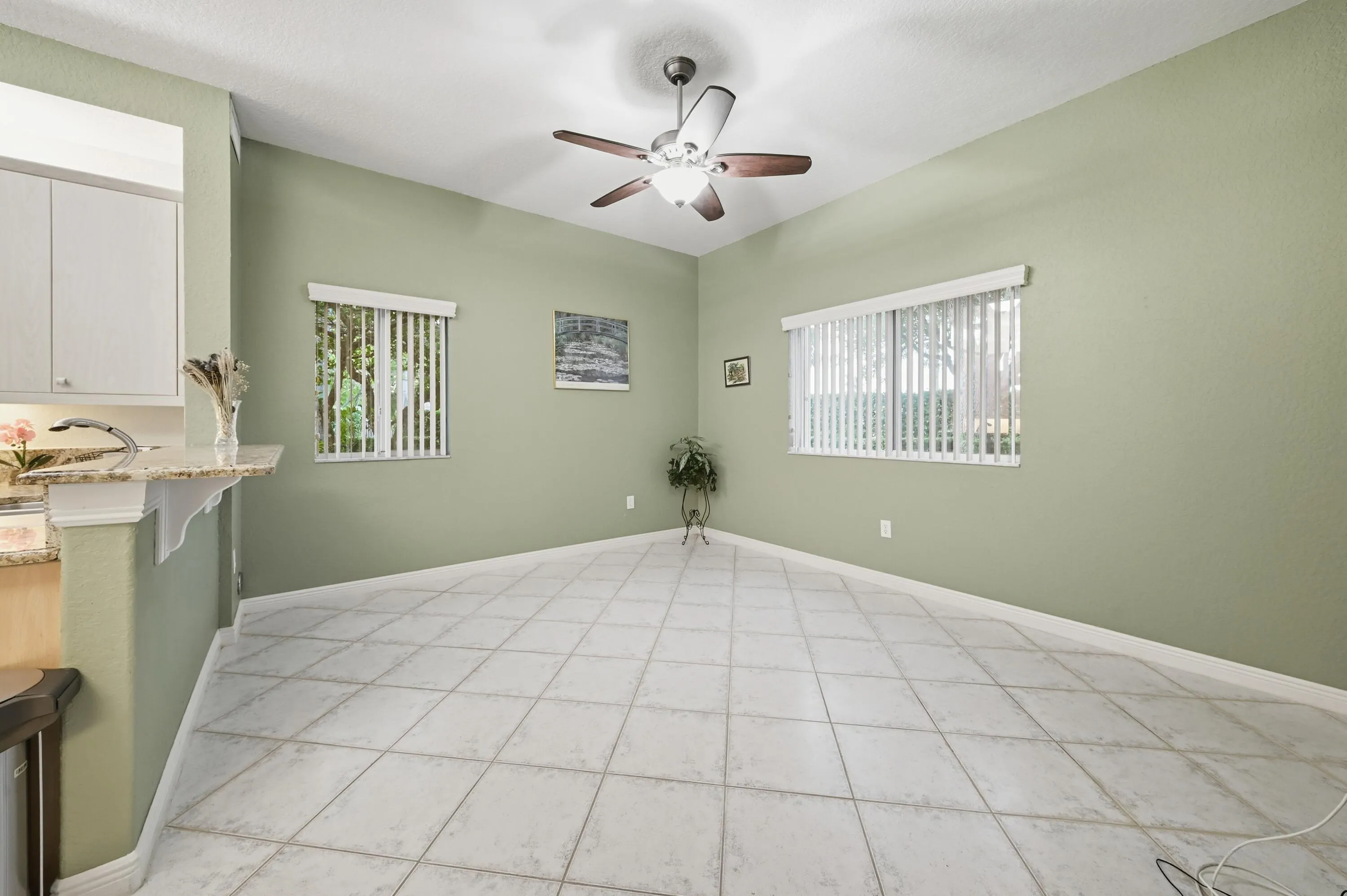 7986 EXETER Boulevard W #101