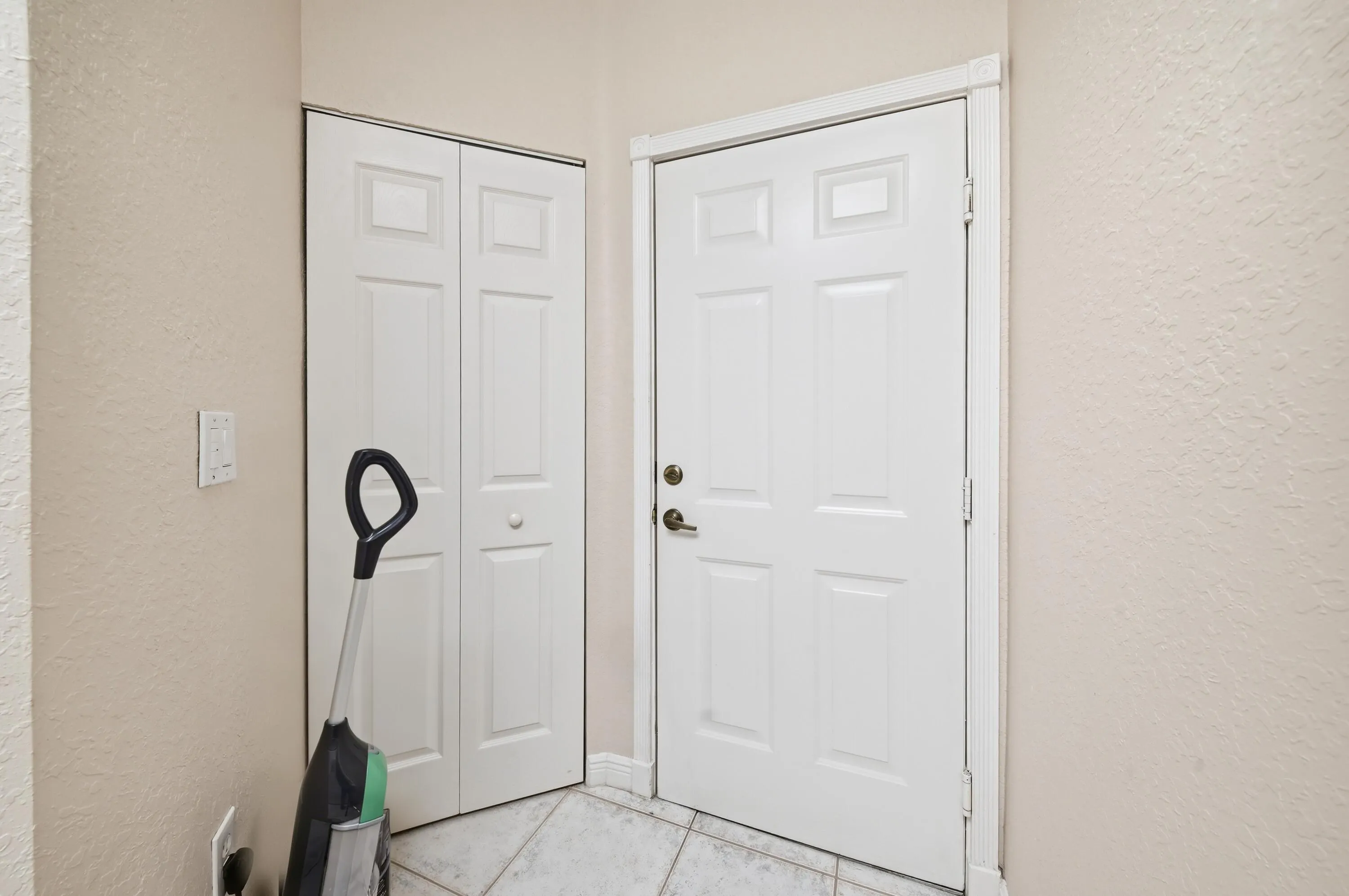 7986 EXETER Boulevard W #101
