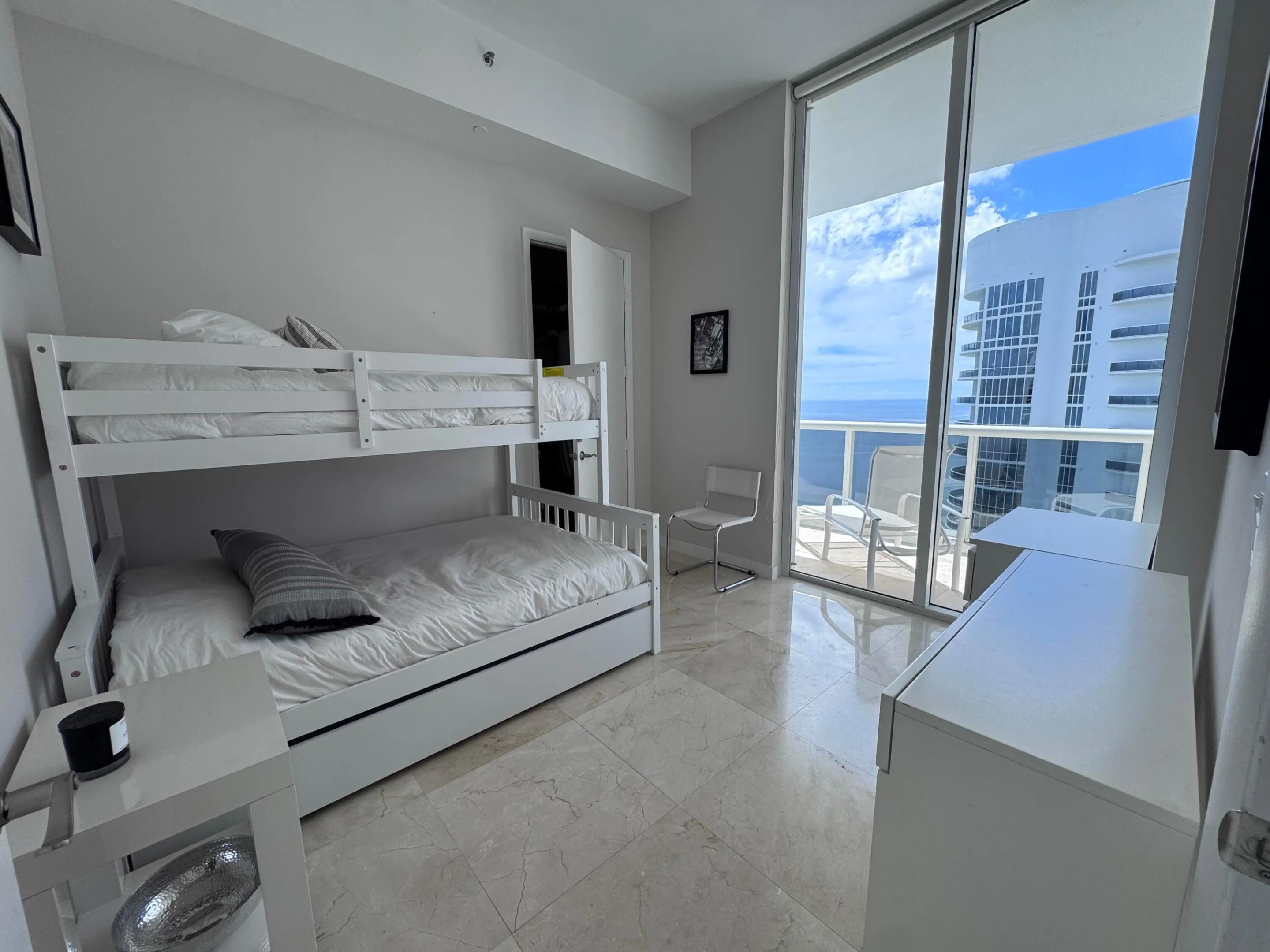 16001 COLLINS Avenue #4002