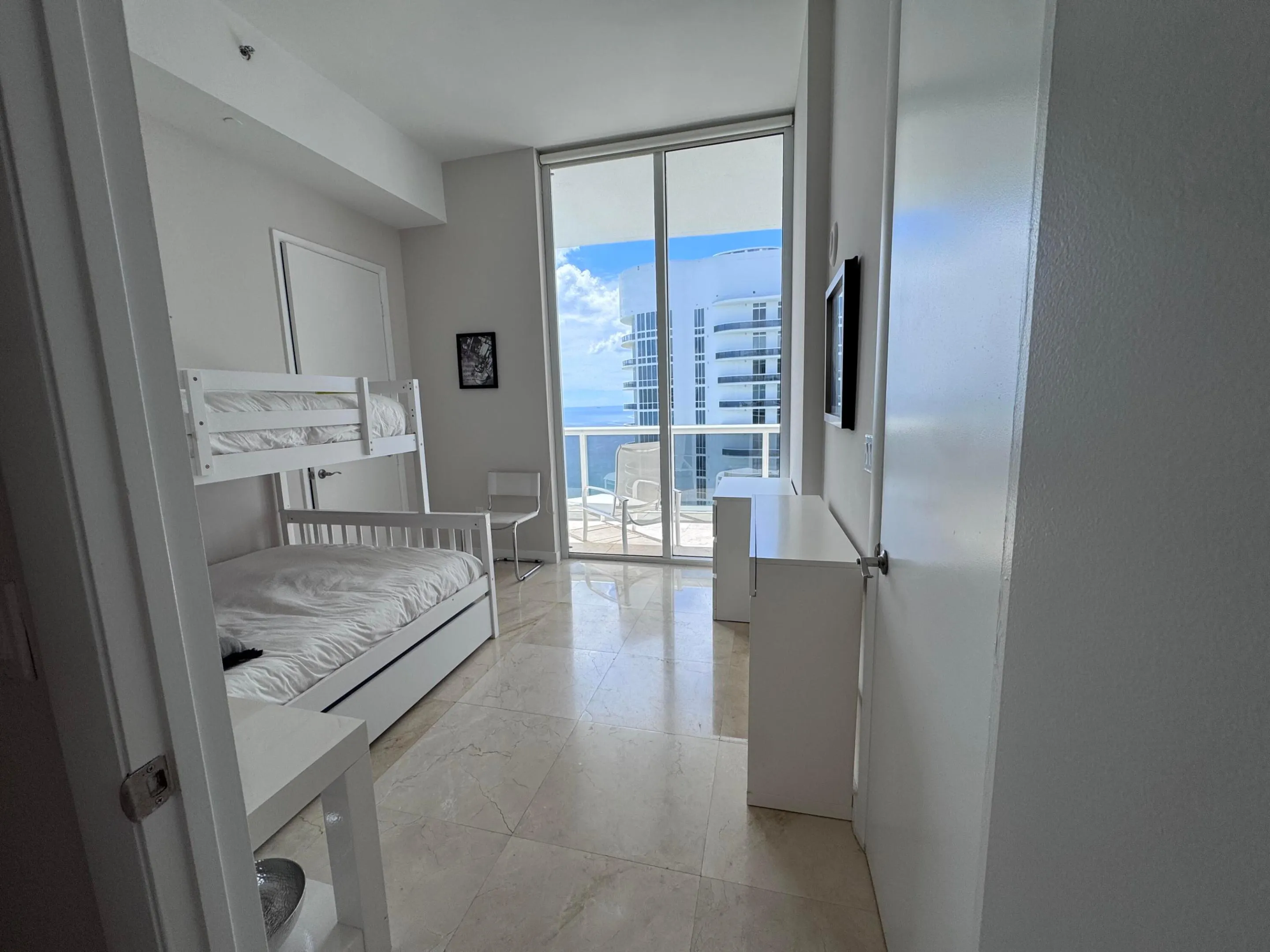 16001 COLLINS Avenue #4002