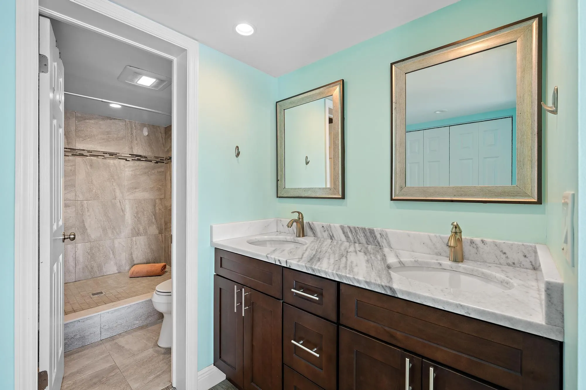 3040 Lake Shore Drive #903