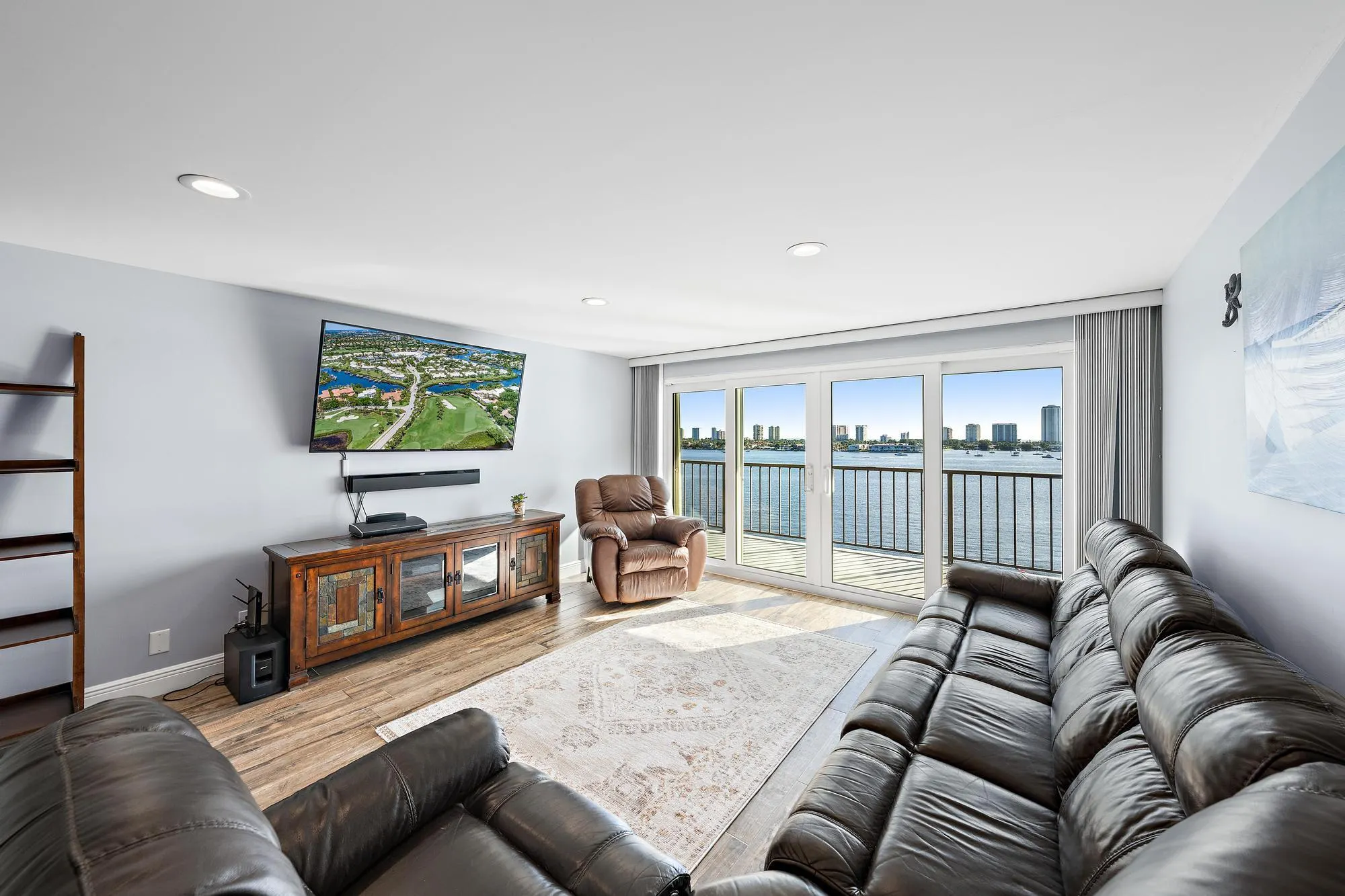 3040 Lake Shore Drive #903