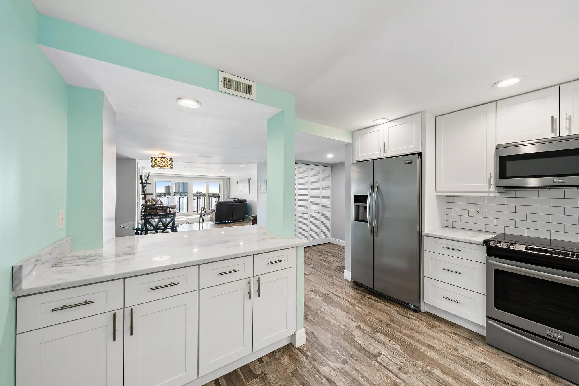 3040 Lake Shore Drive #903