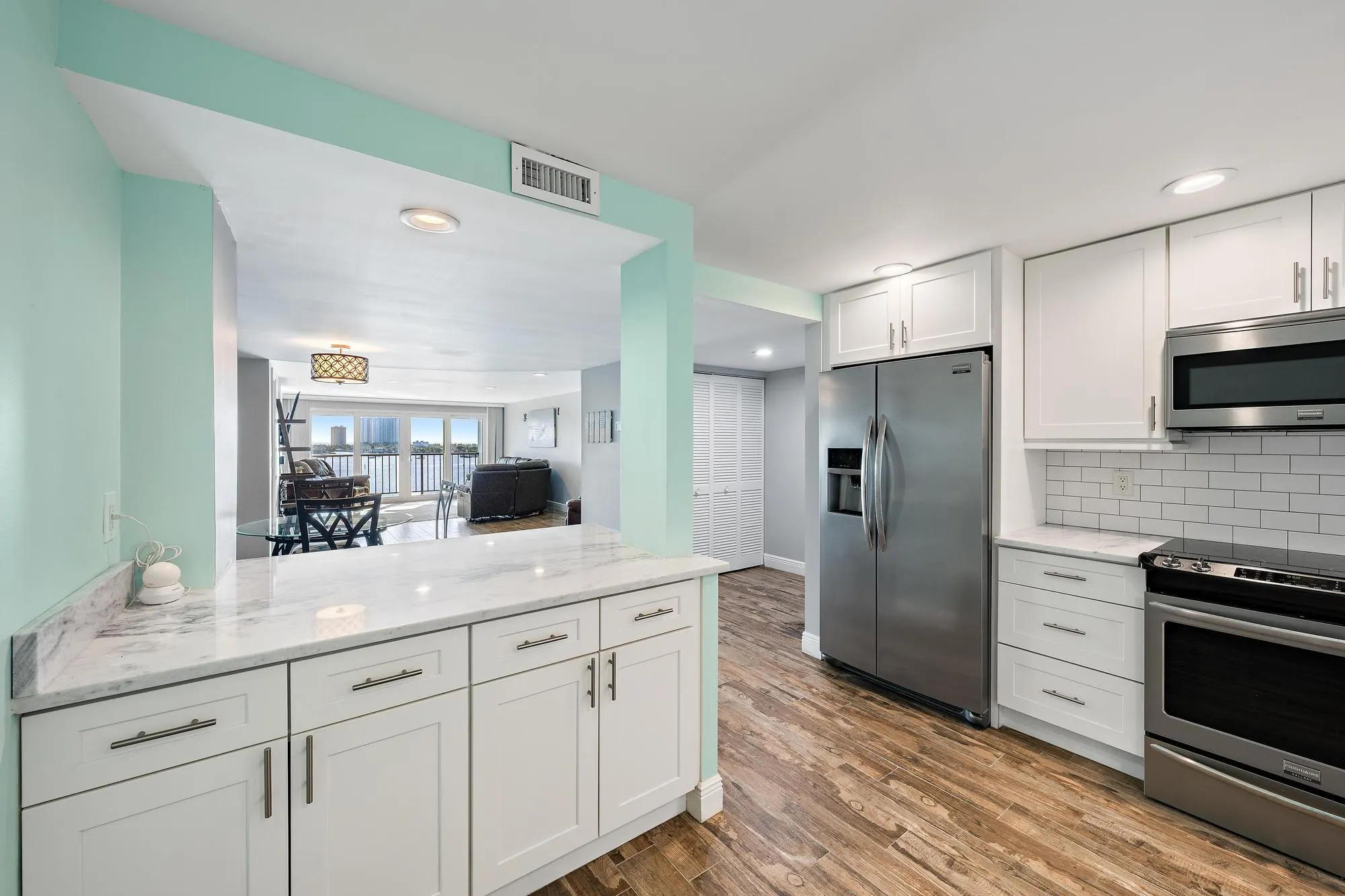 3040 Lake Shore Drive #903