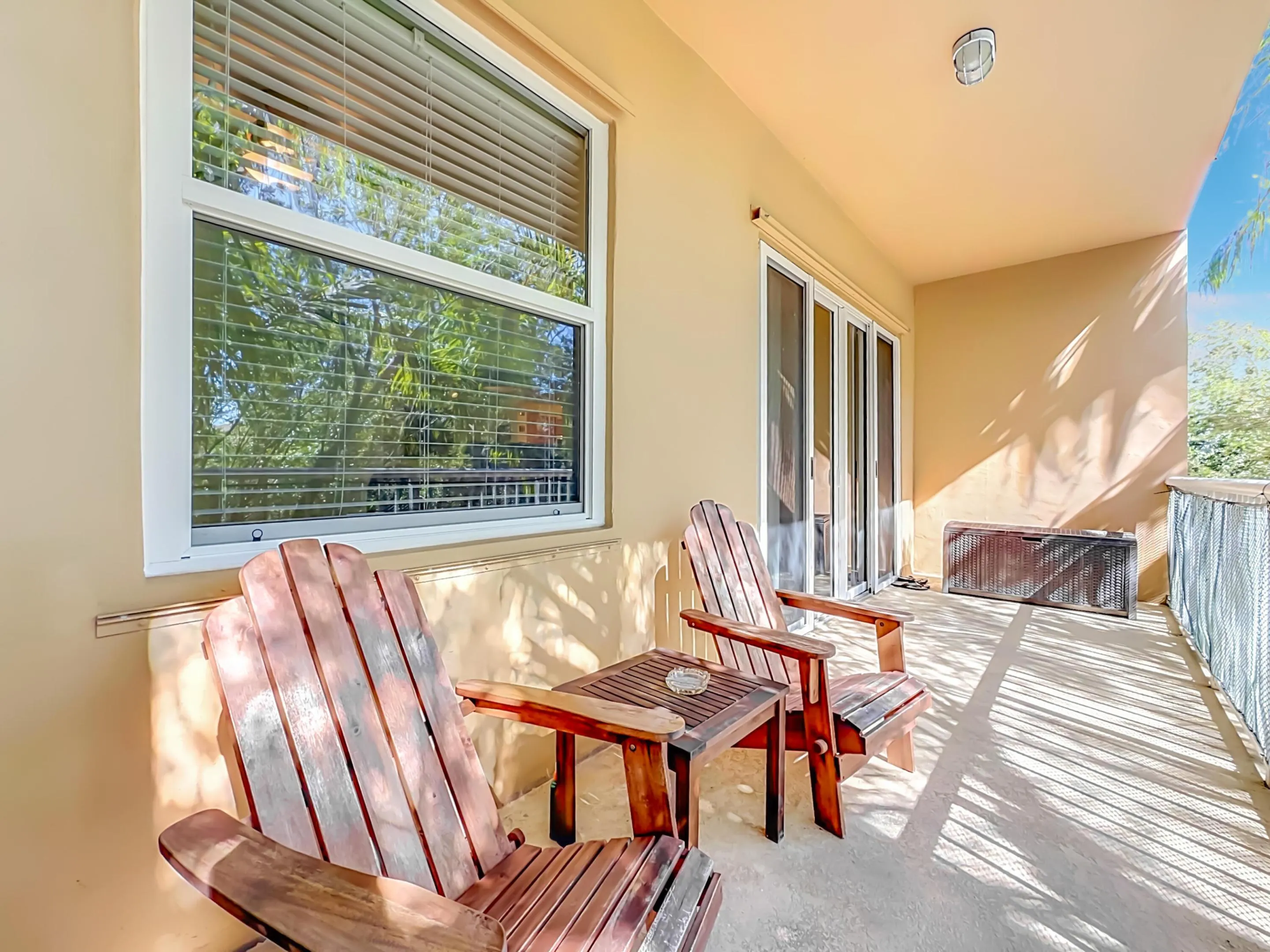 519 E SHERIDAN Street #4042