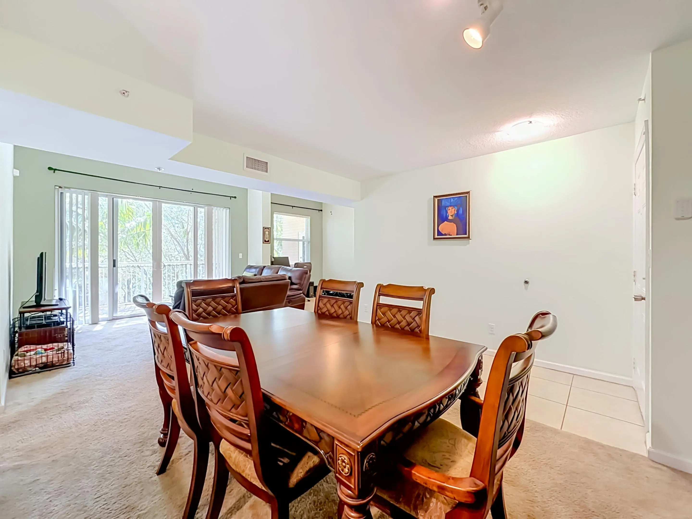 519 E SHERIDAN Street #4042