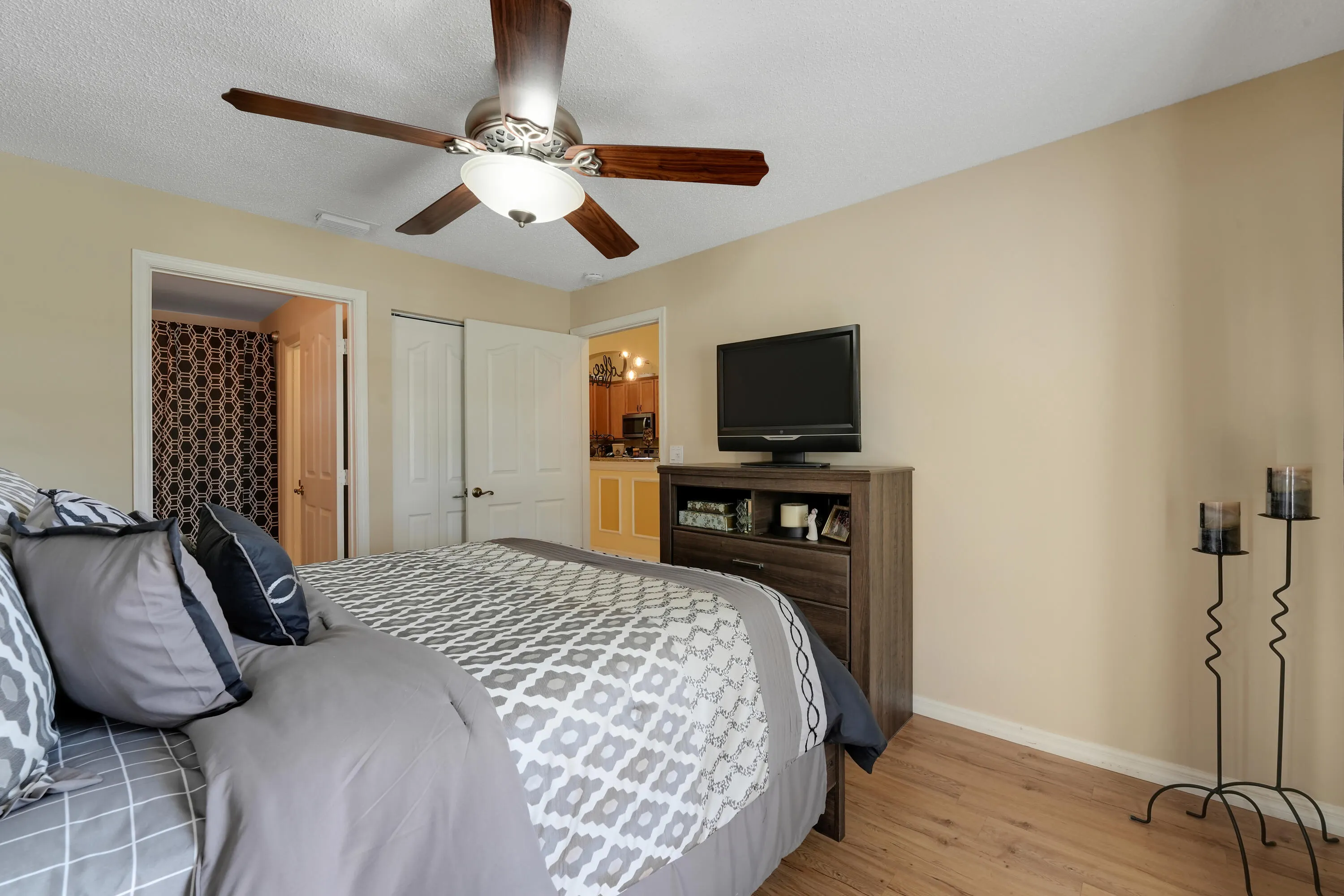 8076 CORMYOUR Way