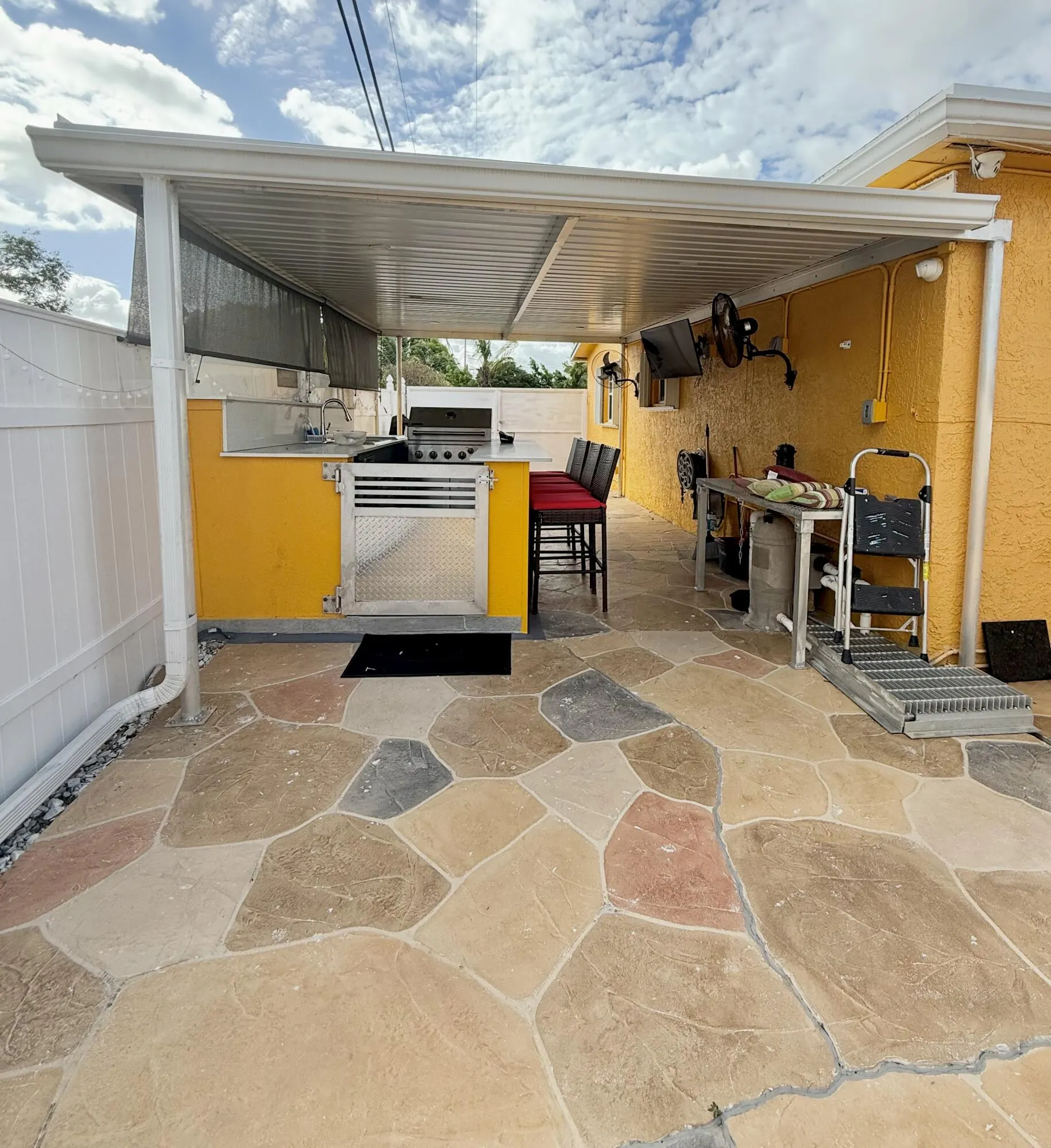 2610 NW 43RD Avenue